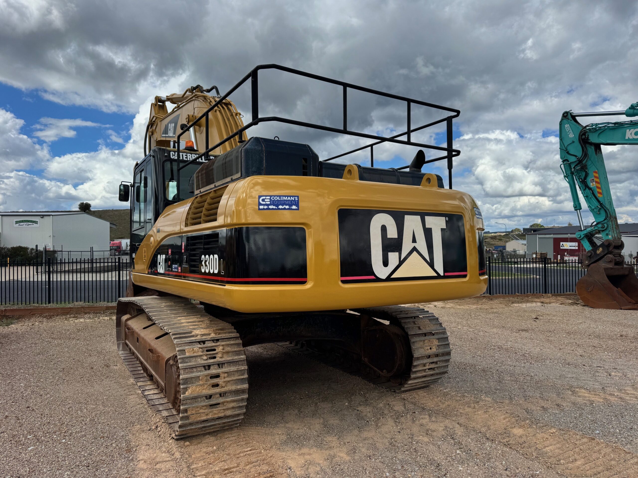 Caterpillar 330DL Excavator image 3