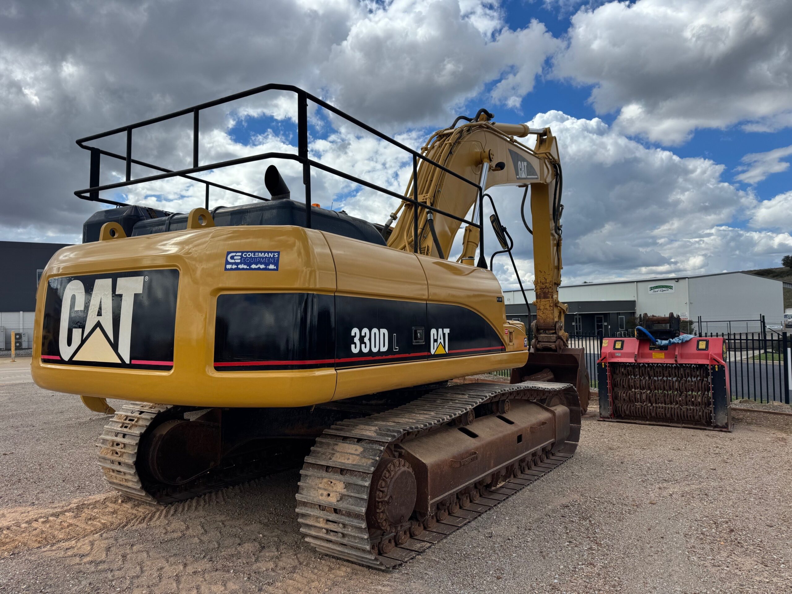Caterpillar 330DL Excavator image 5