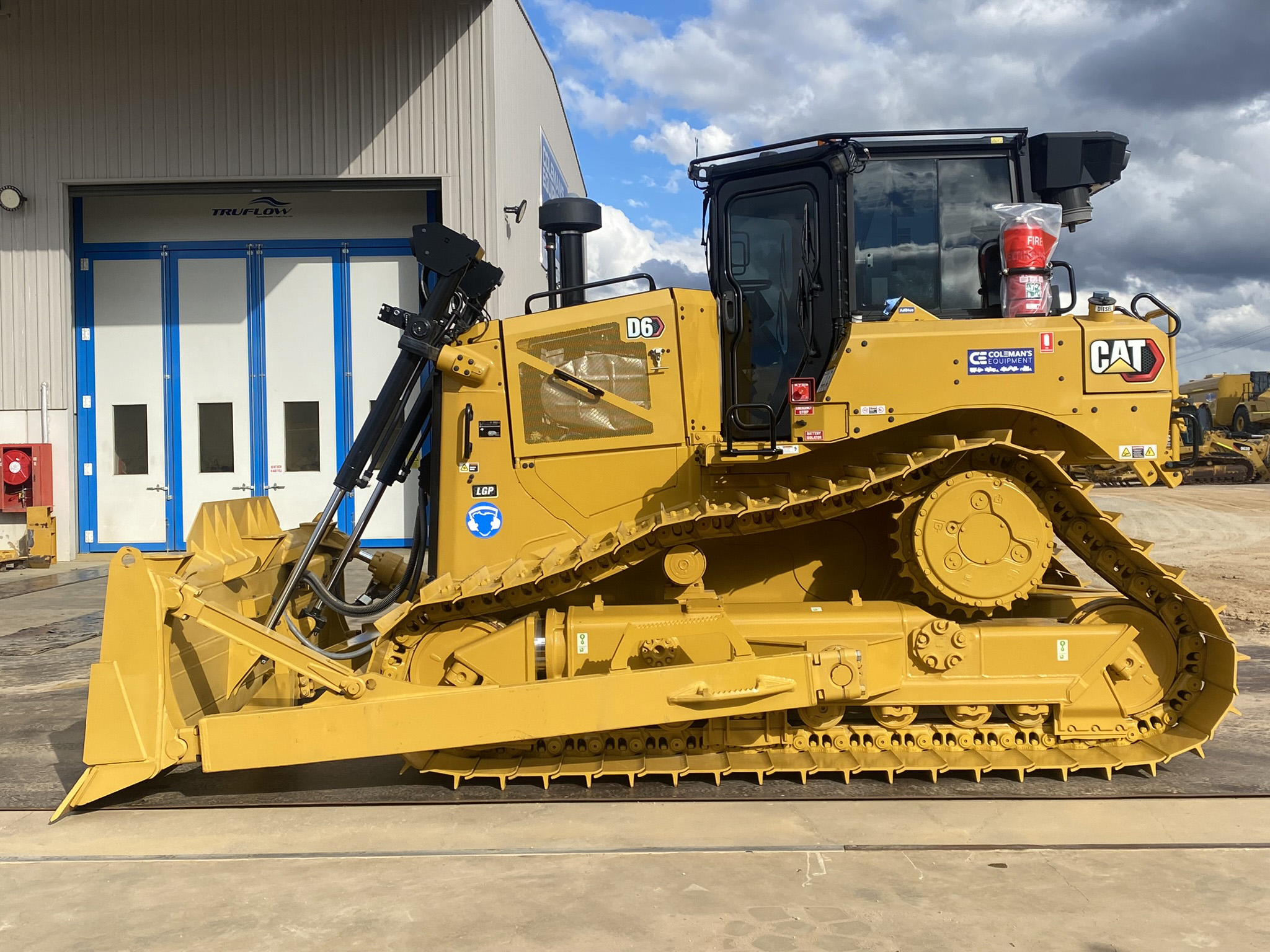 Caterpillar D6 LGP Dozer image 2