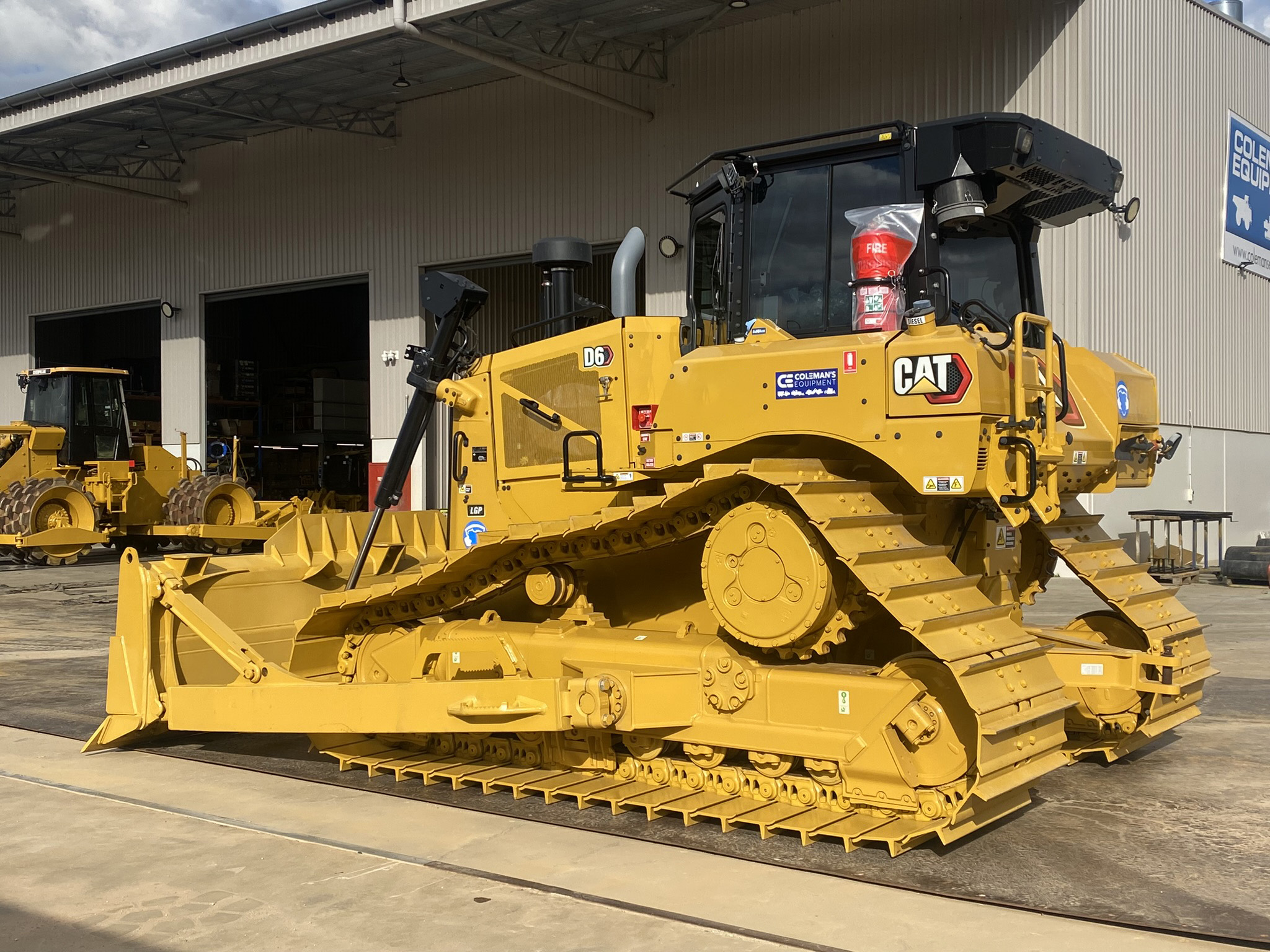 Caterpillar D6 LGP Dozer image 3