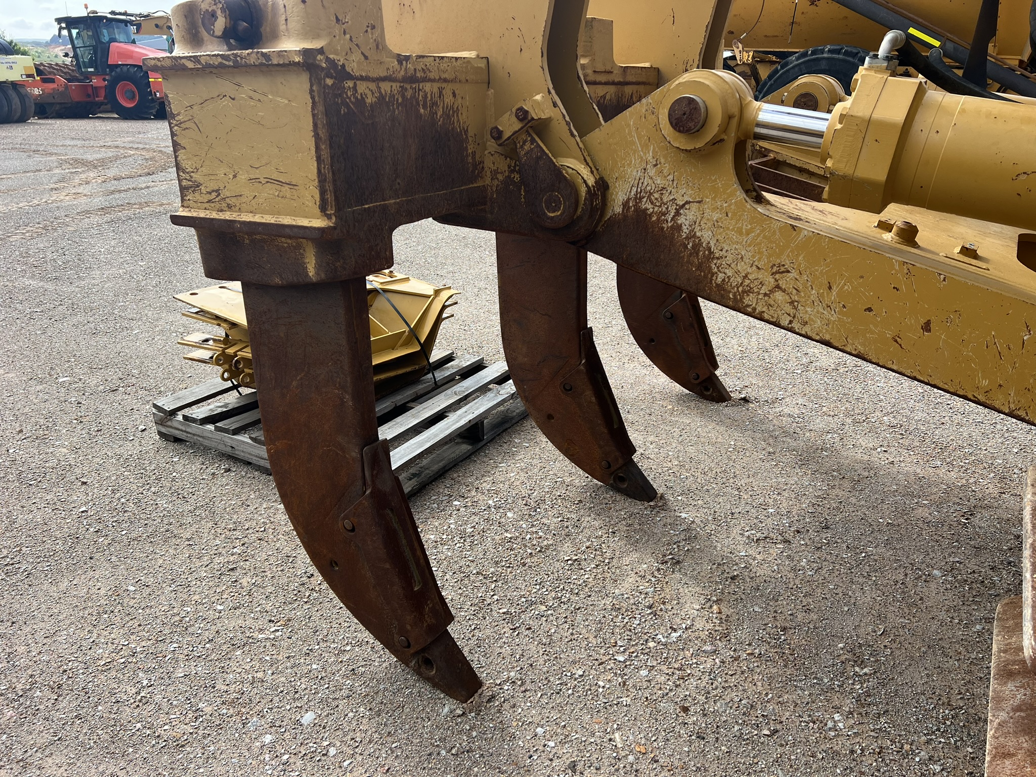 Caterpillar D8T Dozer image 6