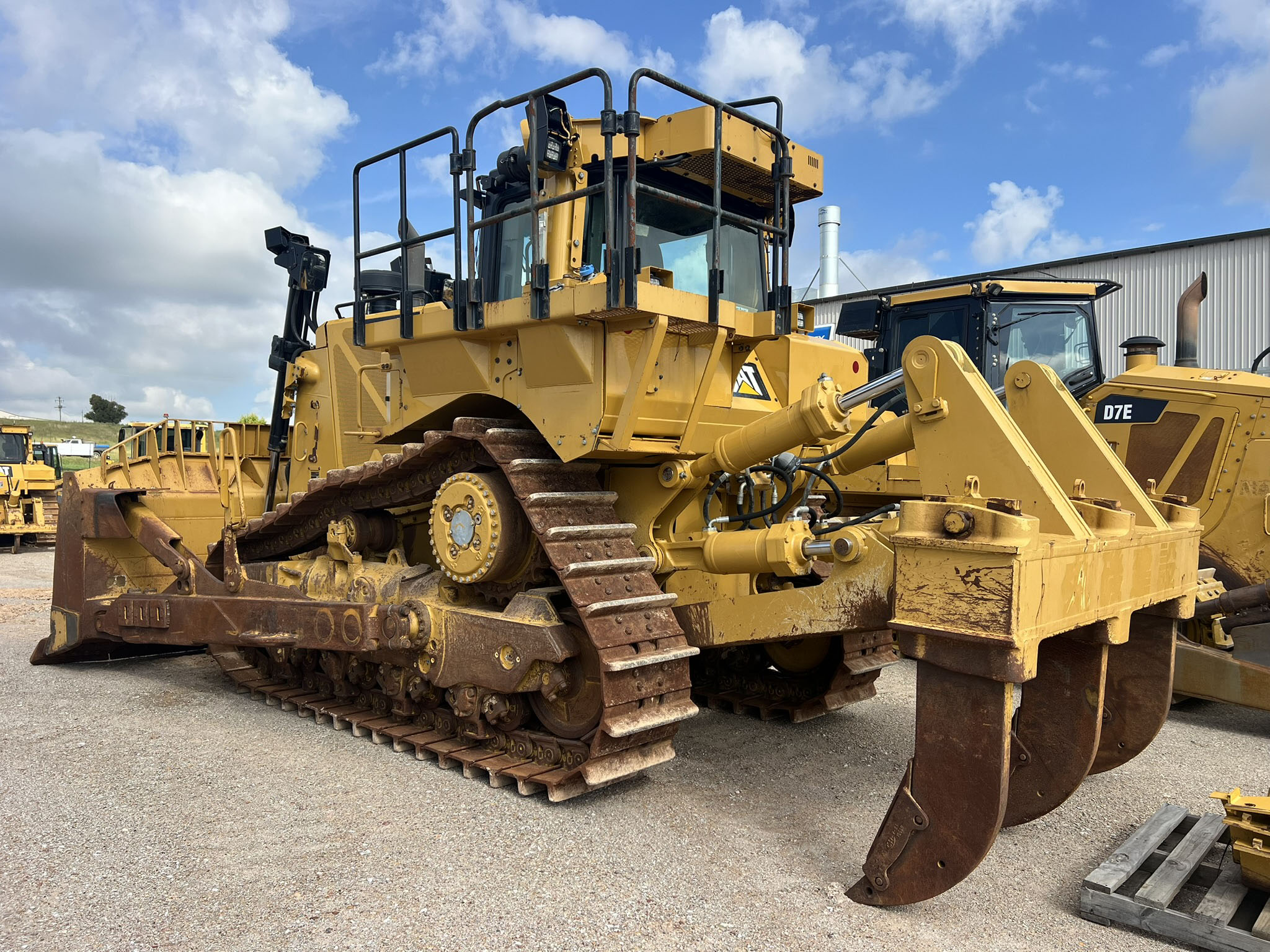 Caterpillar D8T Dozer image 2