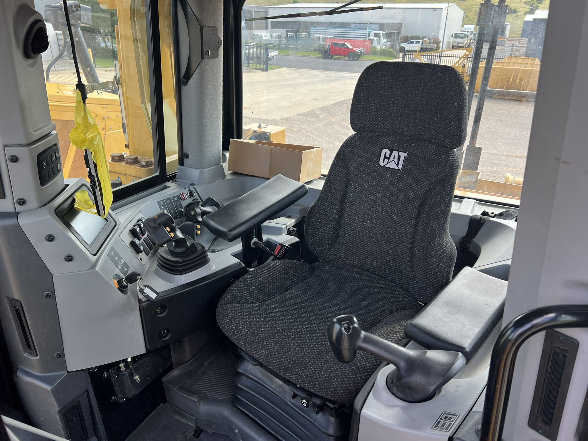 Caterpillar D8T Dozer image 7