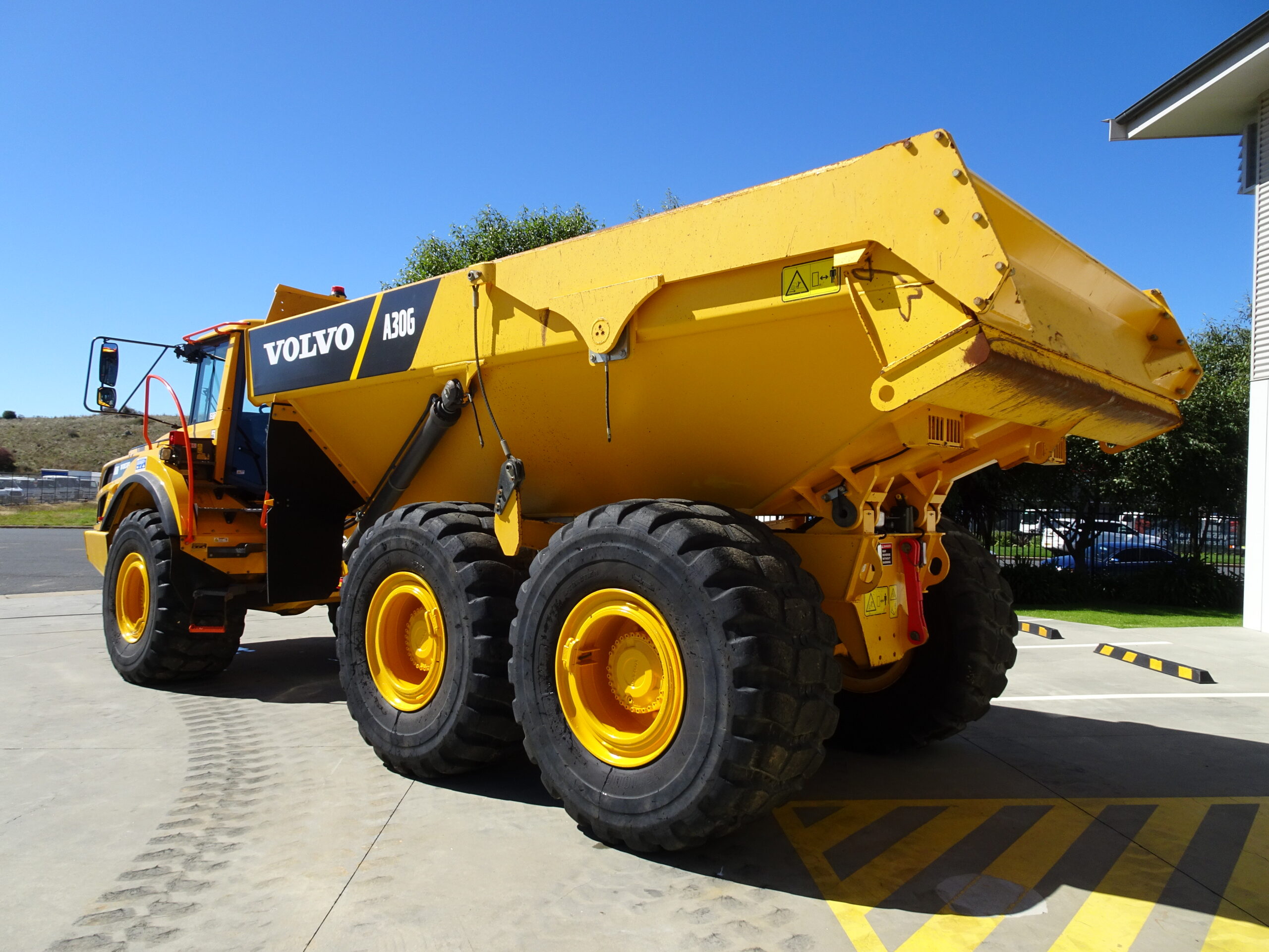 Volvo A30G Dump Trucks image 3