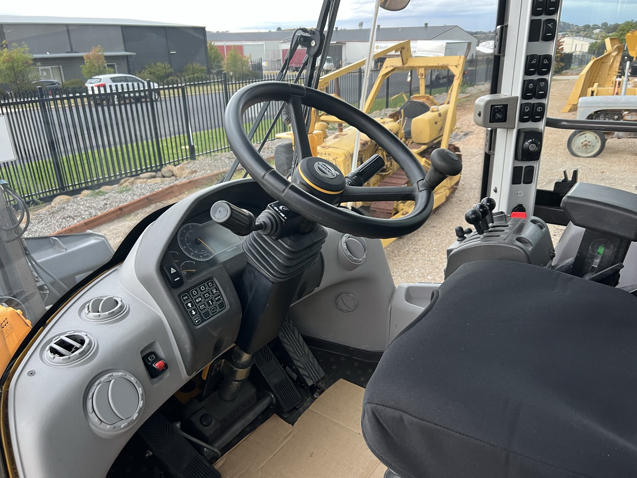 Volvo L90H Wheel Loader image 6