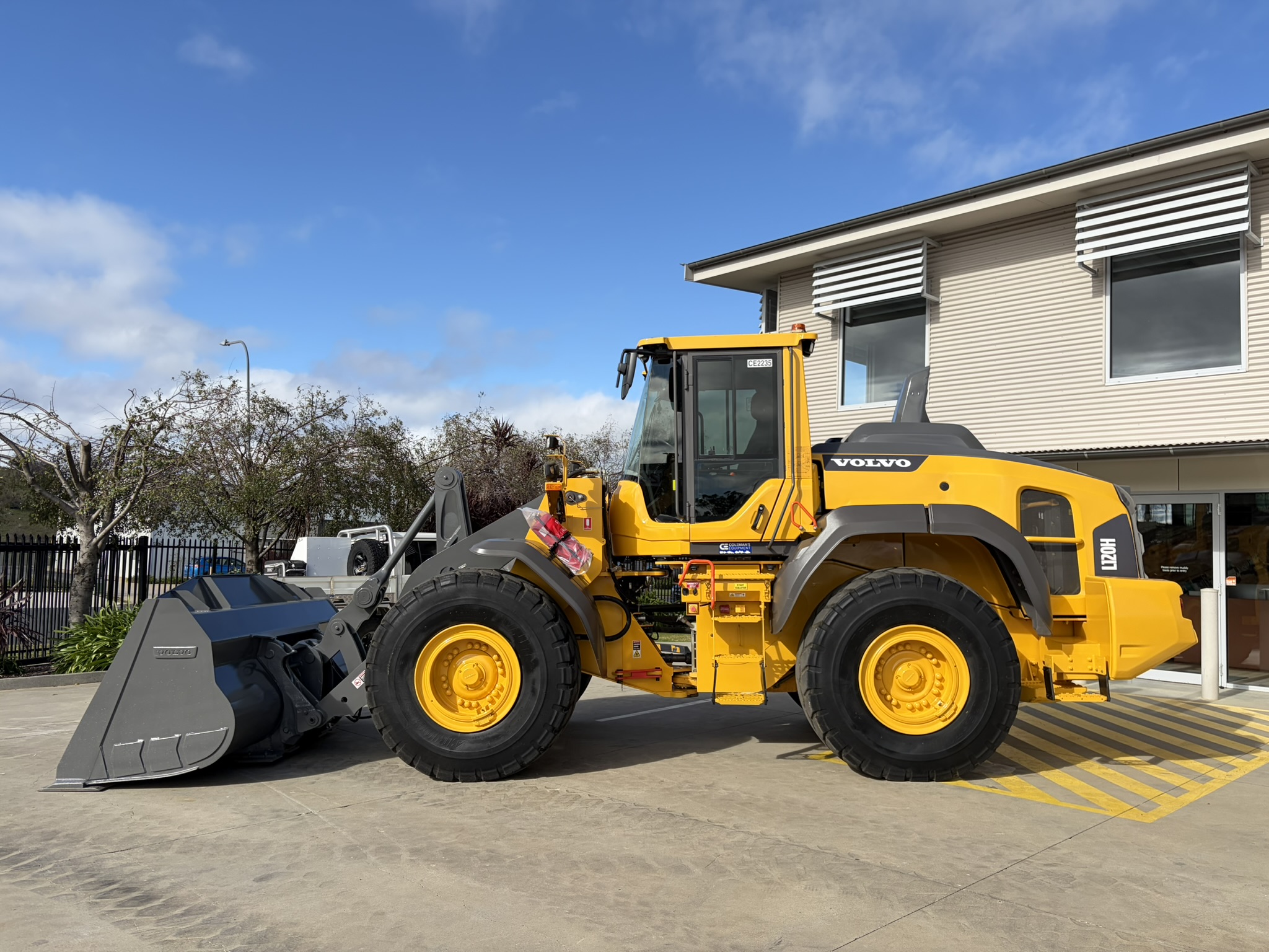 Volvo L120H Wheel Loader image 8