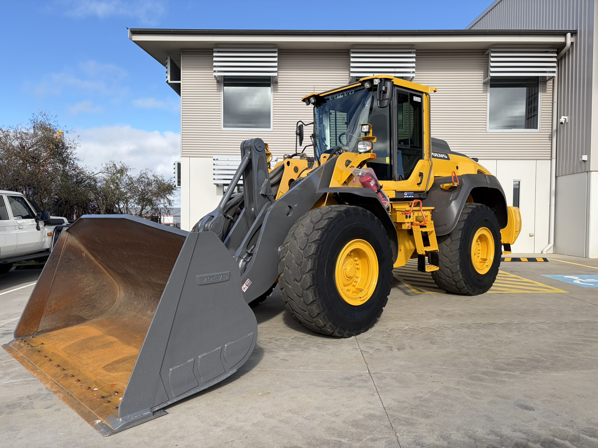 Volvo L120H Wheel Loader image 15