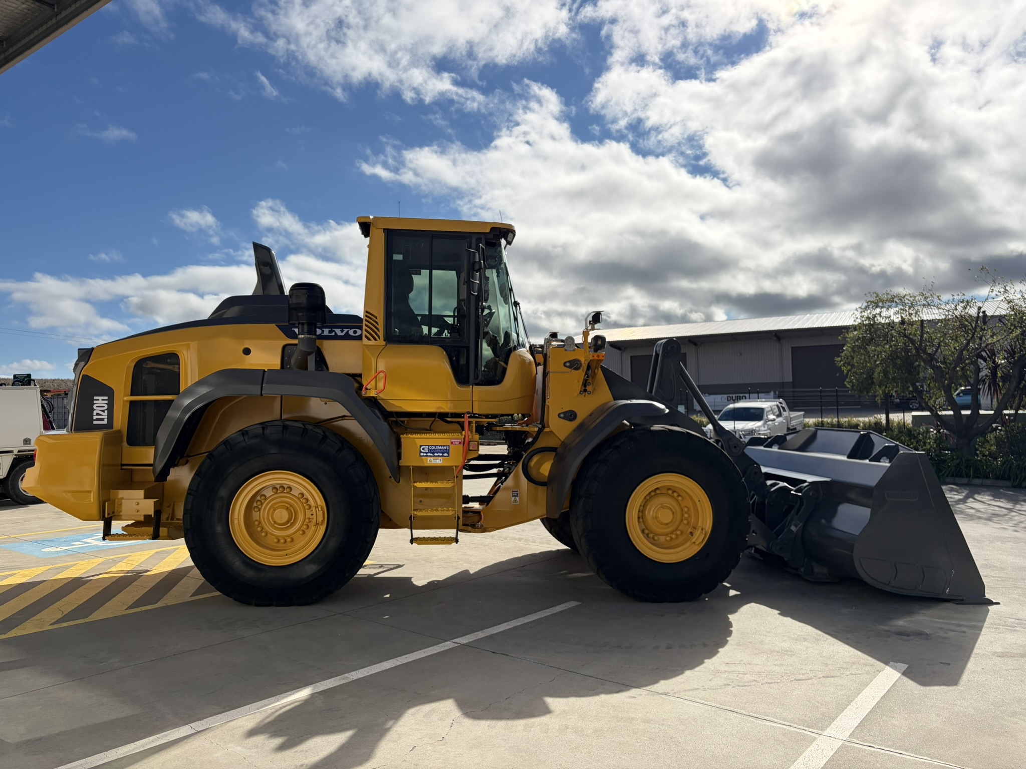 Volvo L120H Wheel Loader image 4