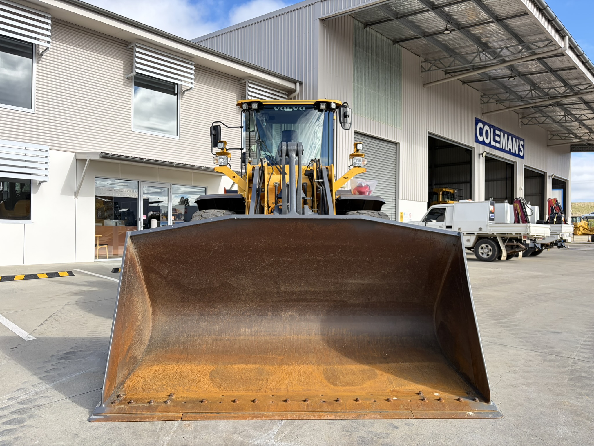 Volvo L120H Wheel Loader image 2