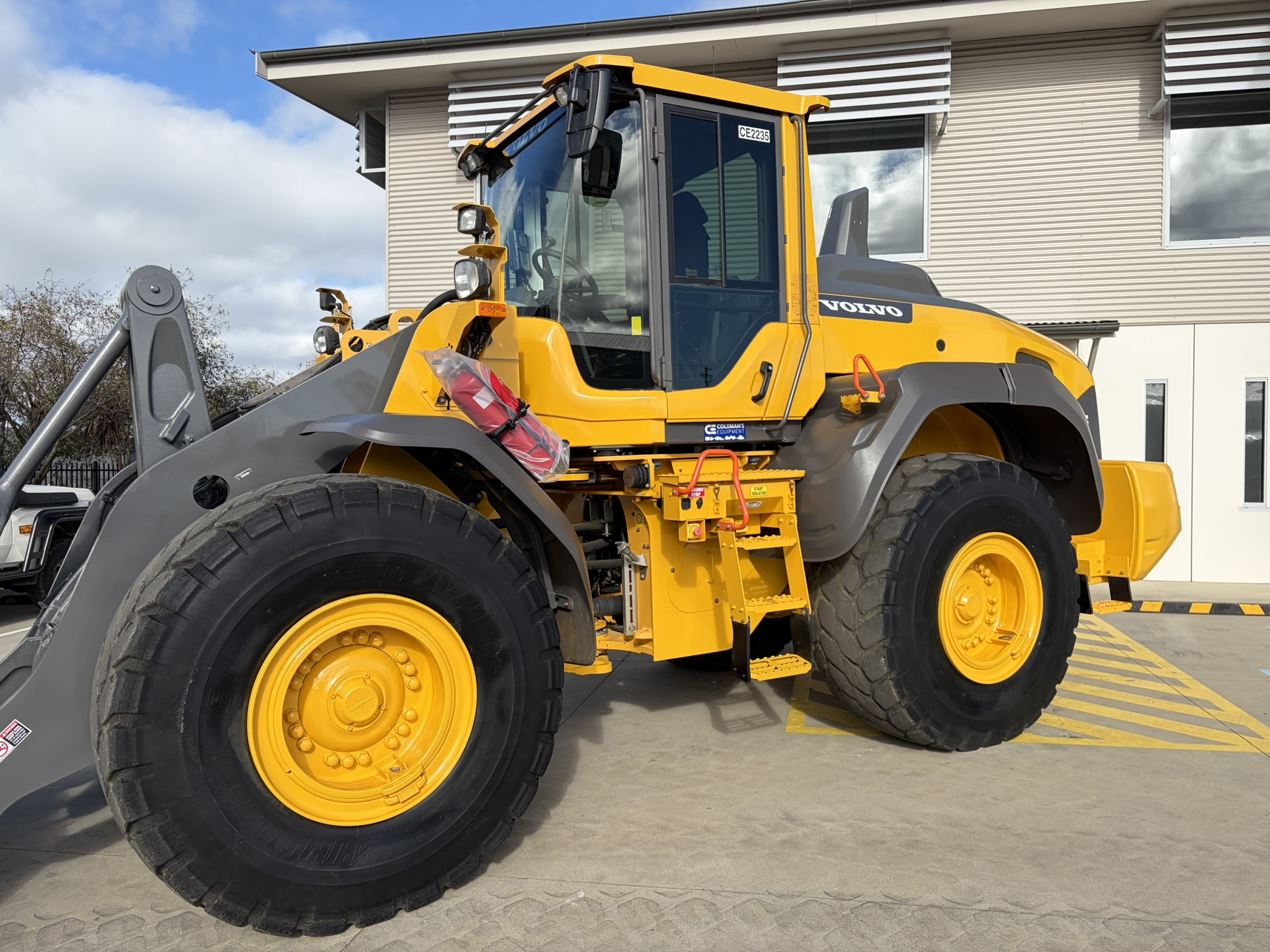 Volvo L120H Wheel Loader image 14