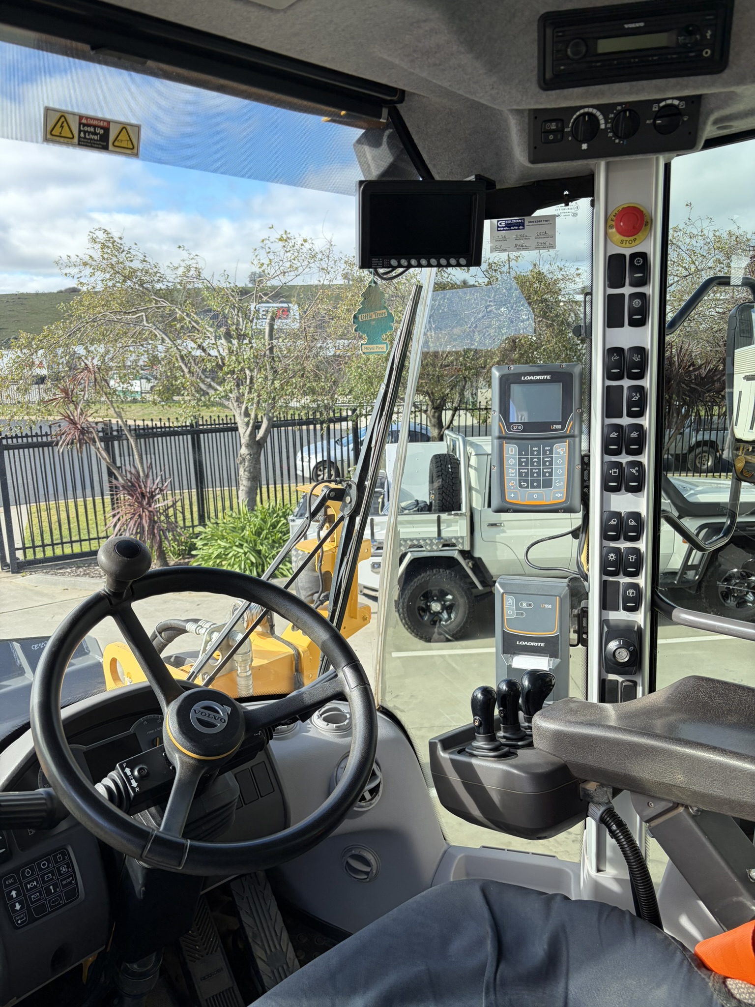 Volvo L120H Wheel Loader image 11