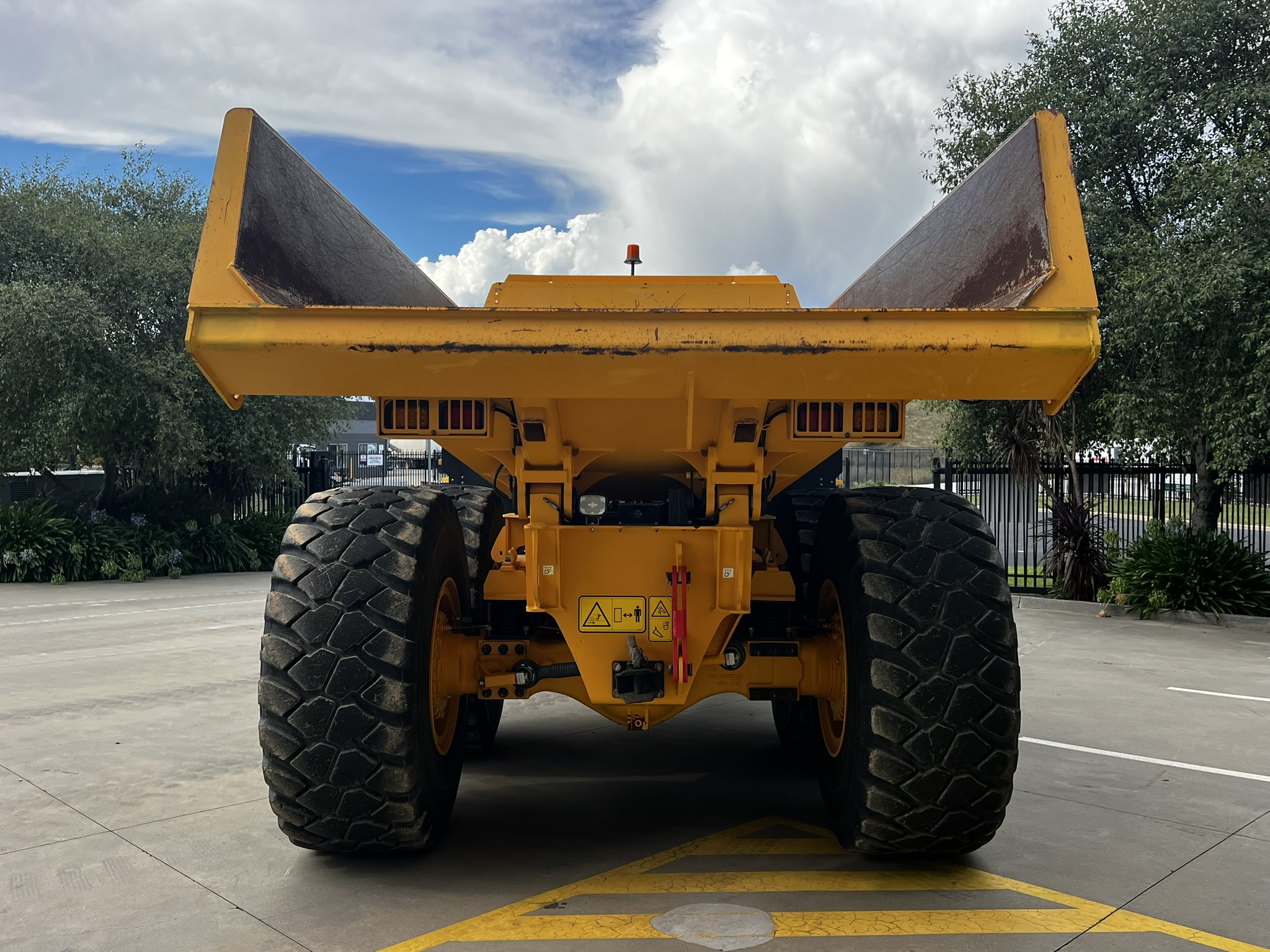 Volvo A25G Dump Trucks image 4