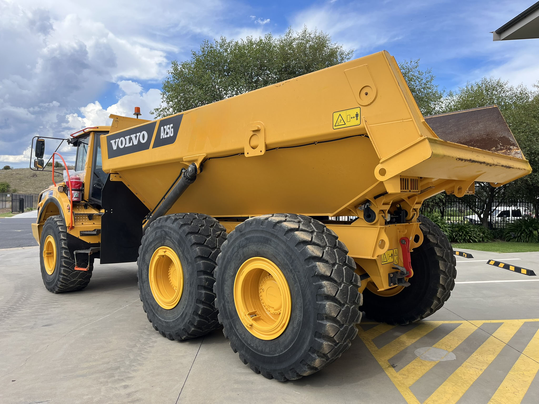 Volvo A25G Dump Trucks image 3