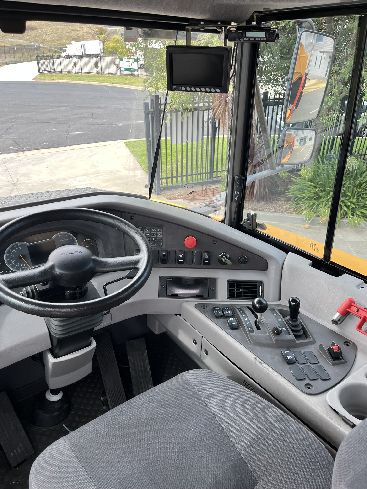 Volvo A25G Dump Trucks image 8