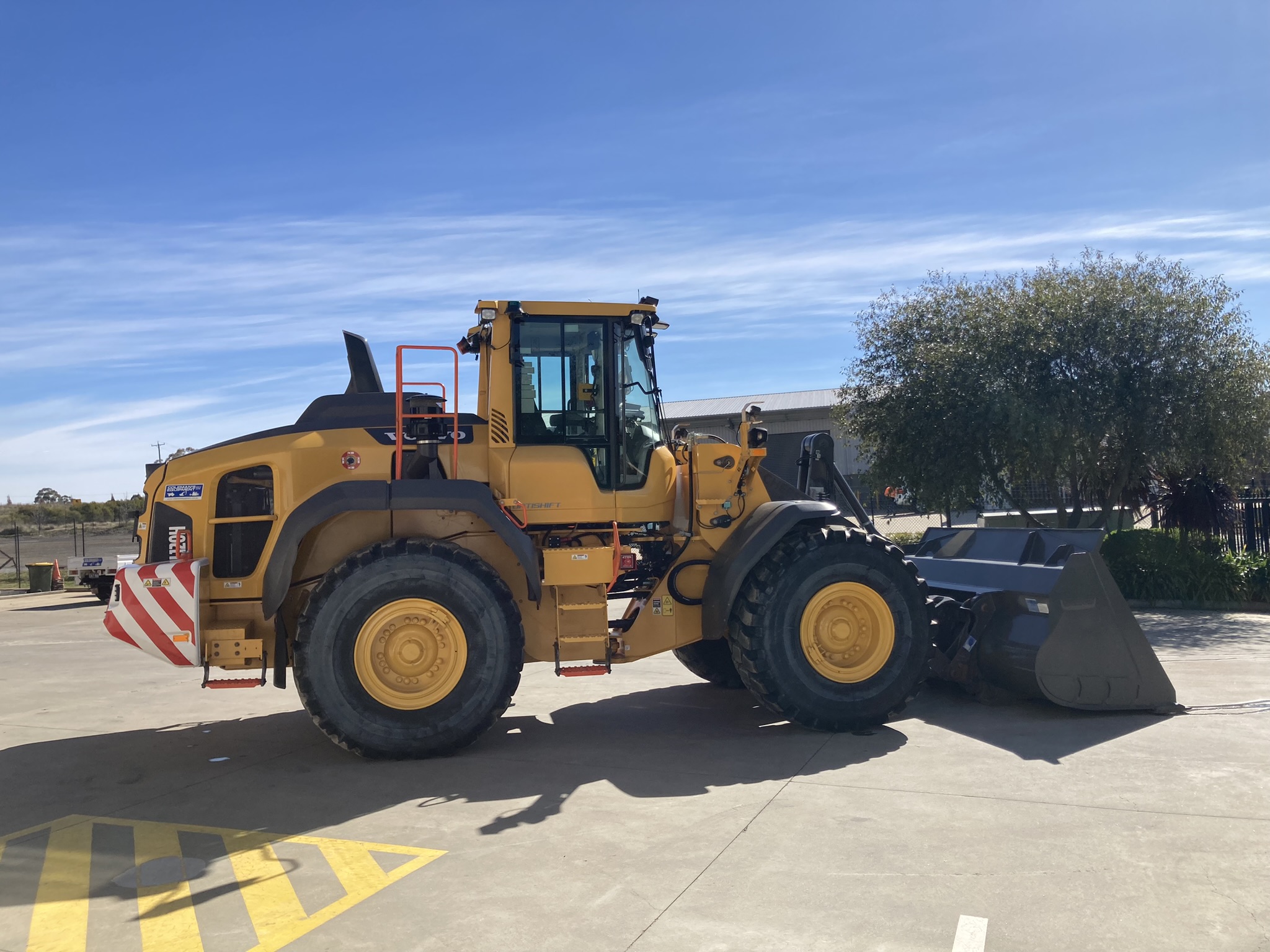Volvo L120H Wheel Loader image 6