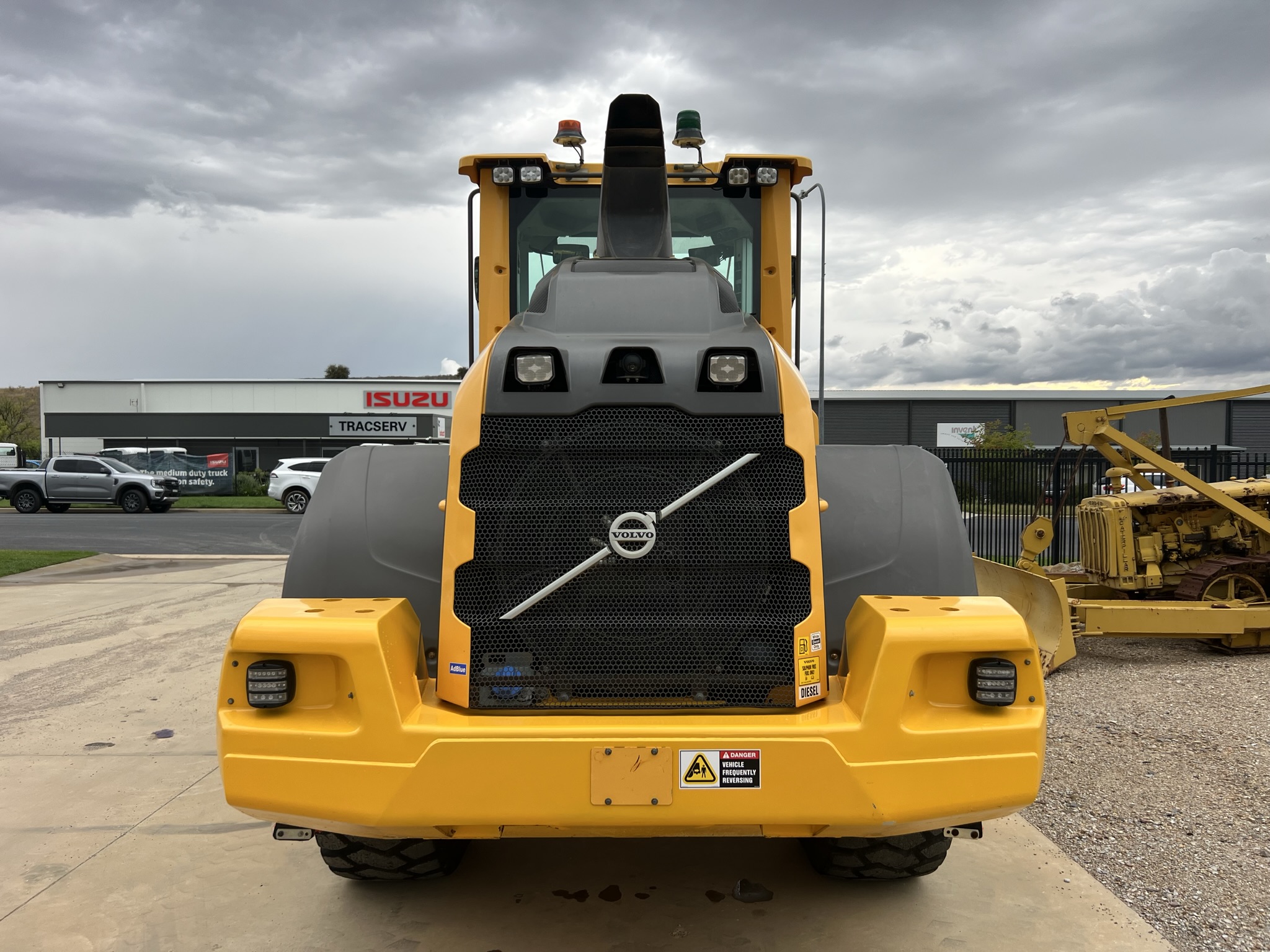 Volvo L90H Wheel Loader image 3