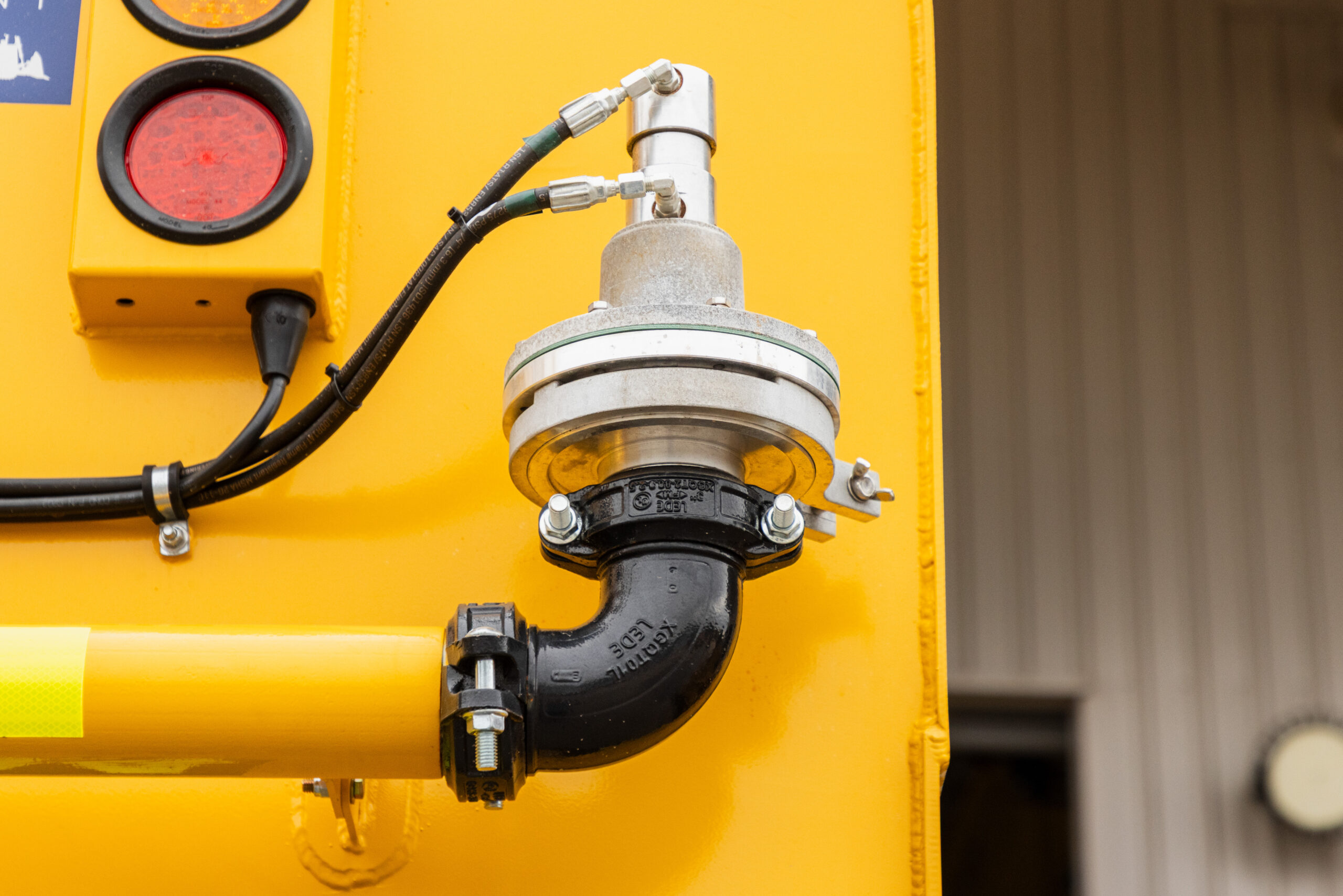 Volvo A40G Water Truck image 15
