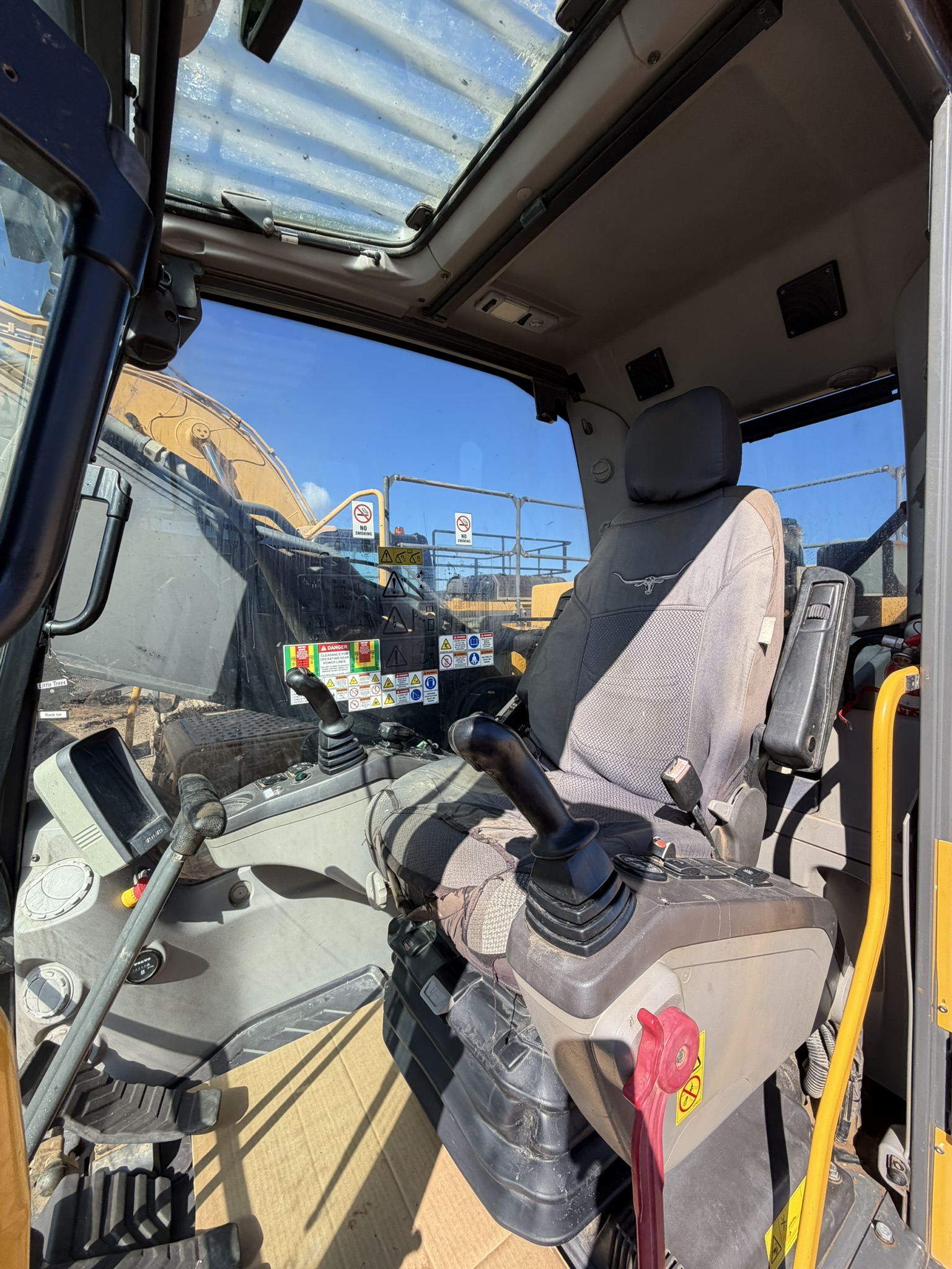 Volvo EC250DL Excavator image 10