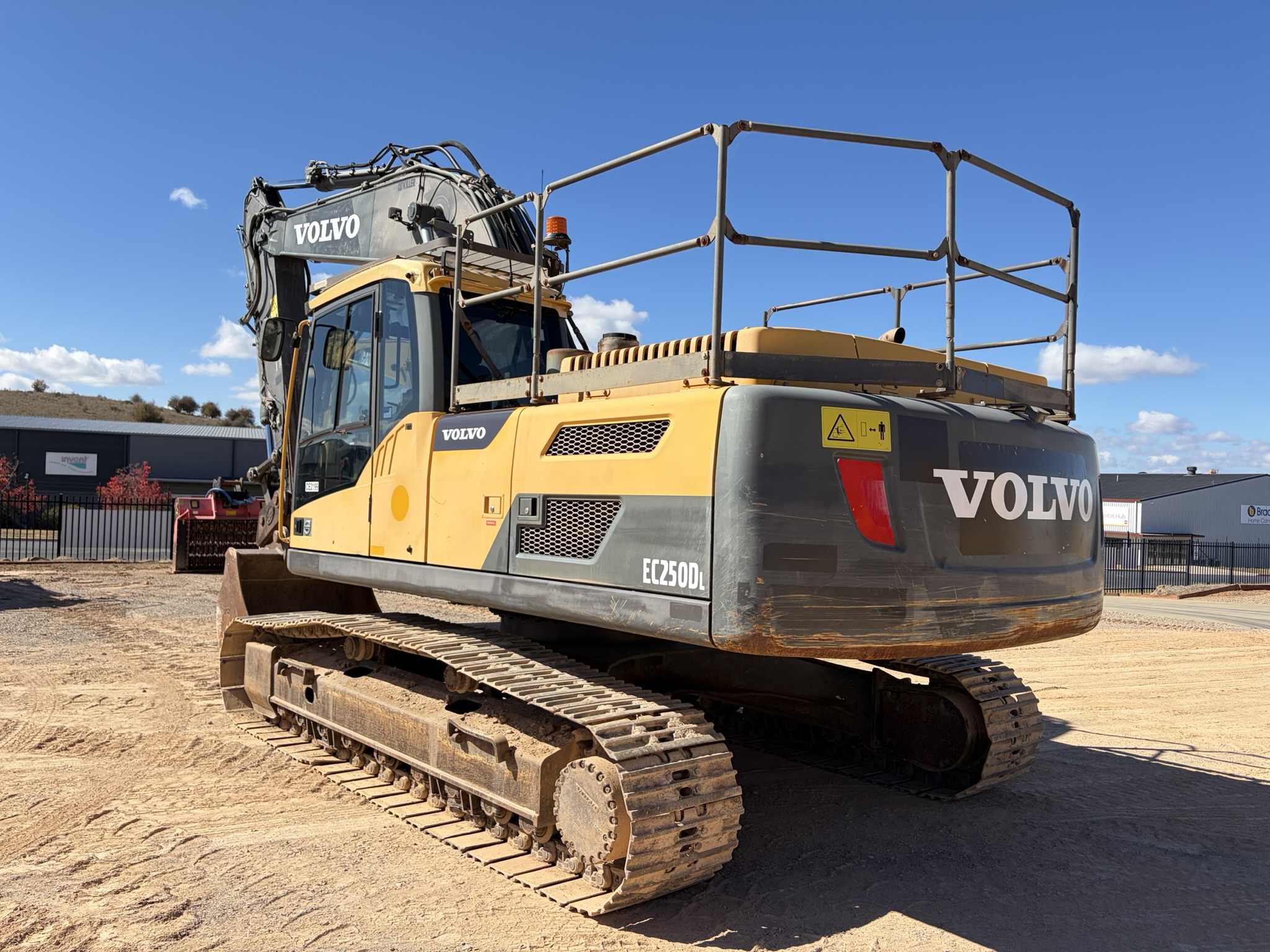 Volvo EC250DL Excavator image 2