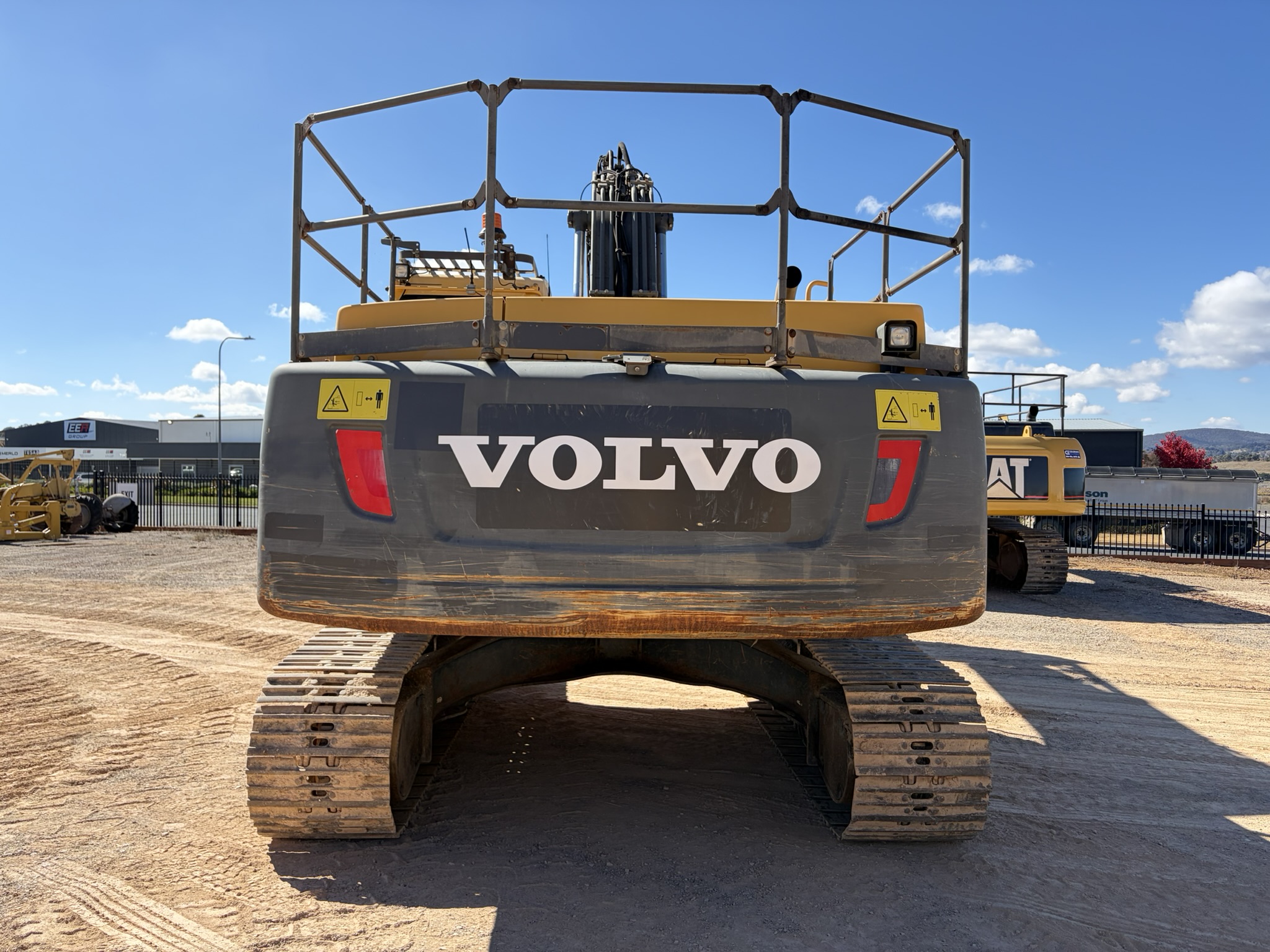 Volvo EC250DL Excavator image 3