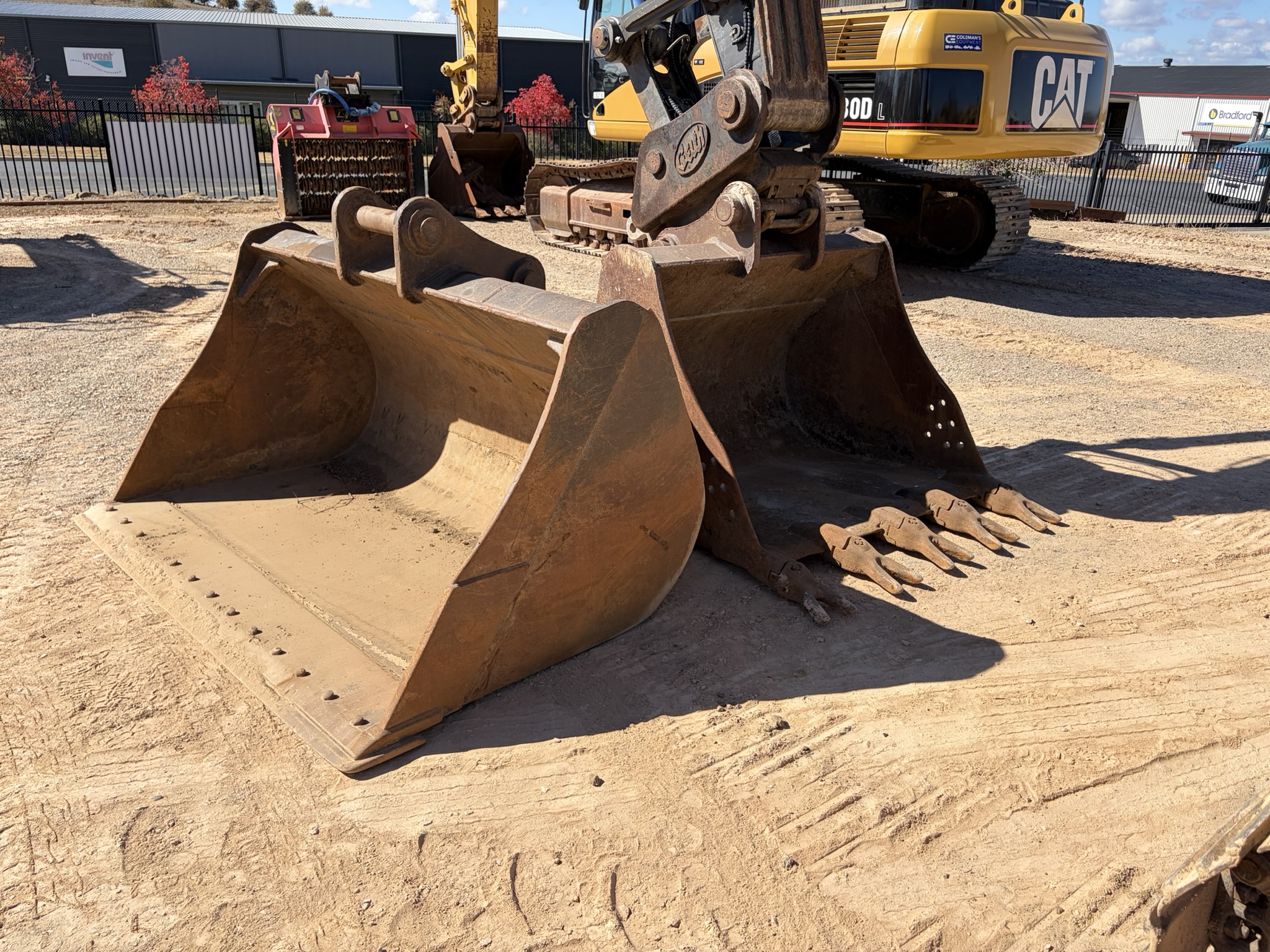 Volvo EC250DL Excavator image 11