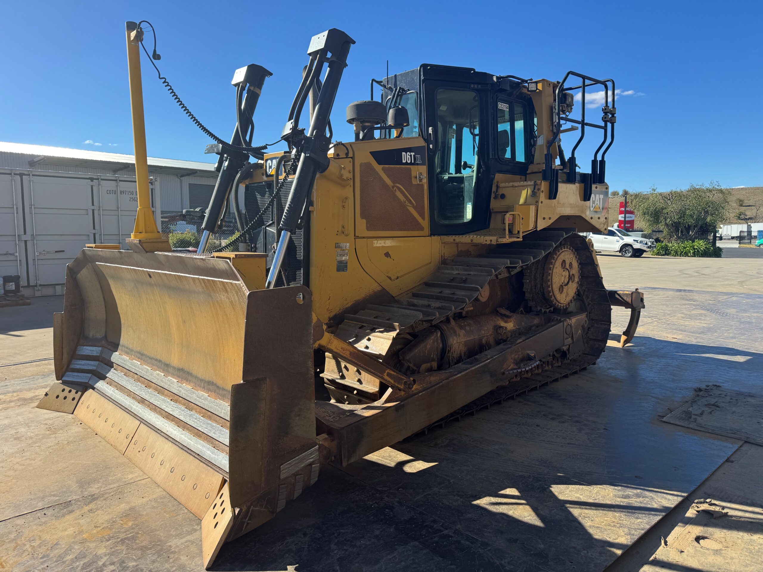 Caterpillar D6T XL Dozer image 4