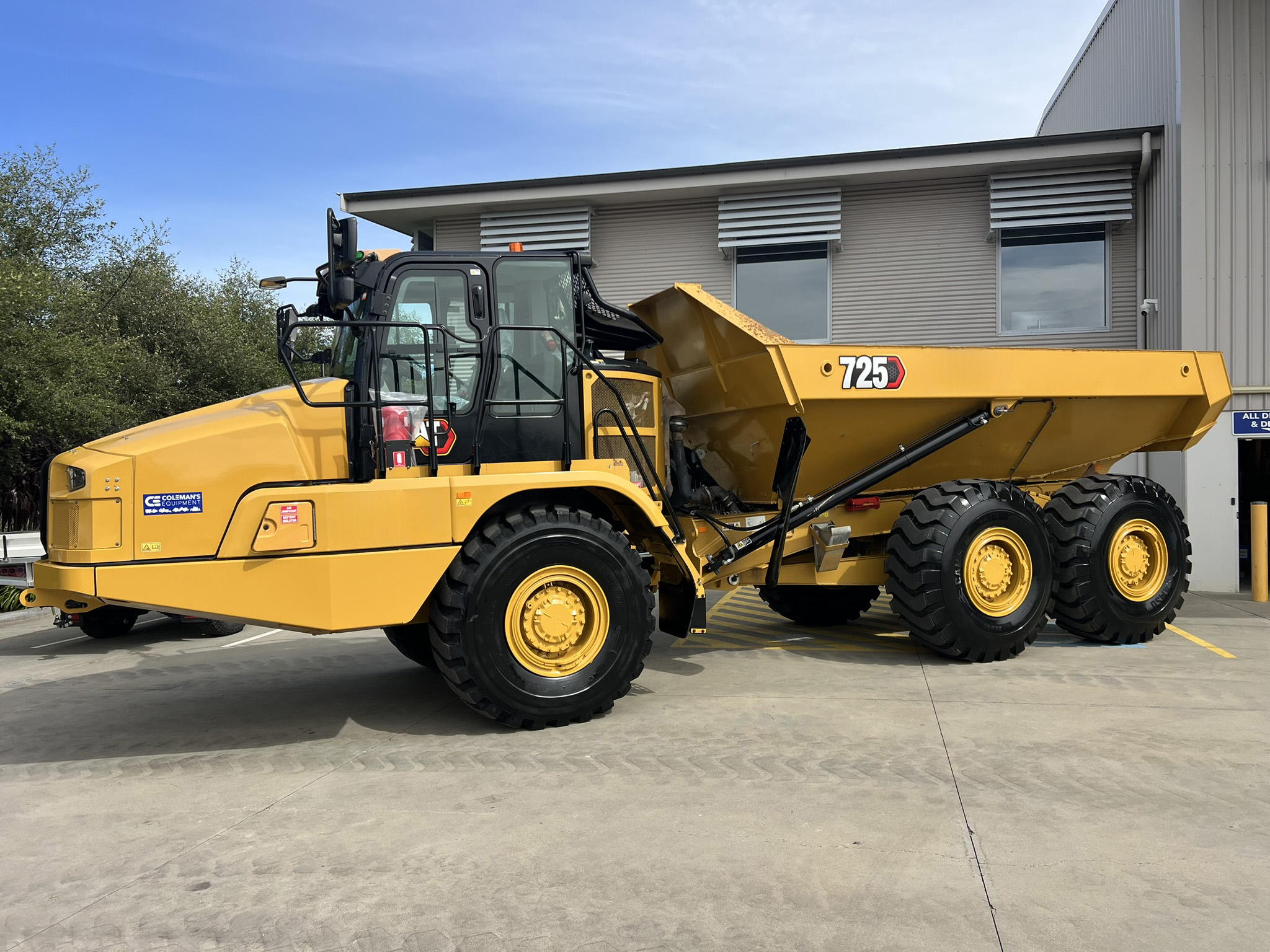 Caterpillar 725 Dump Trucks