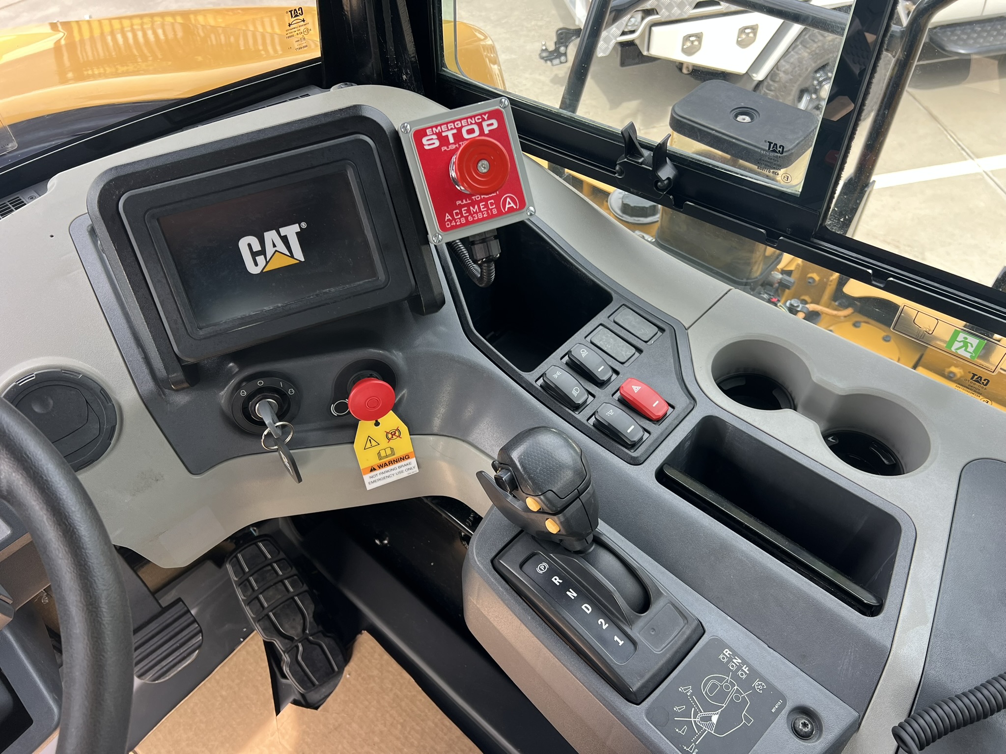 Caterpillar 725 Dump Trucks image 11