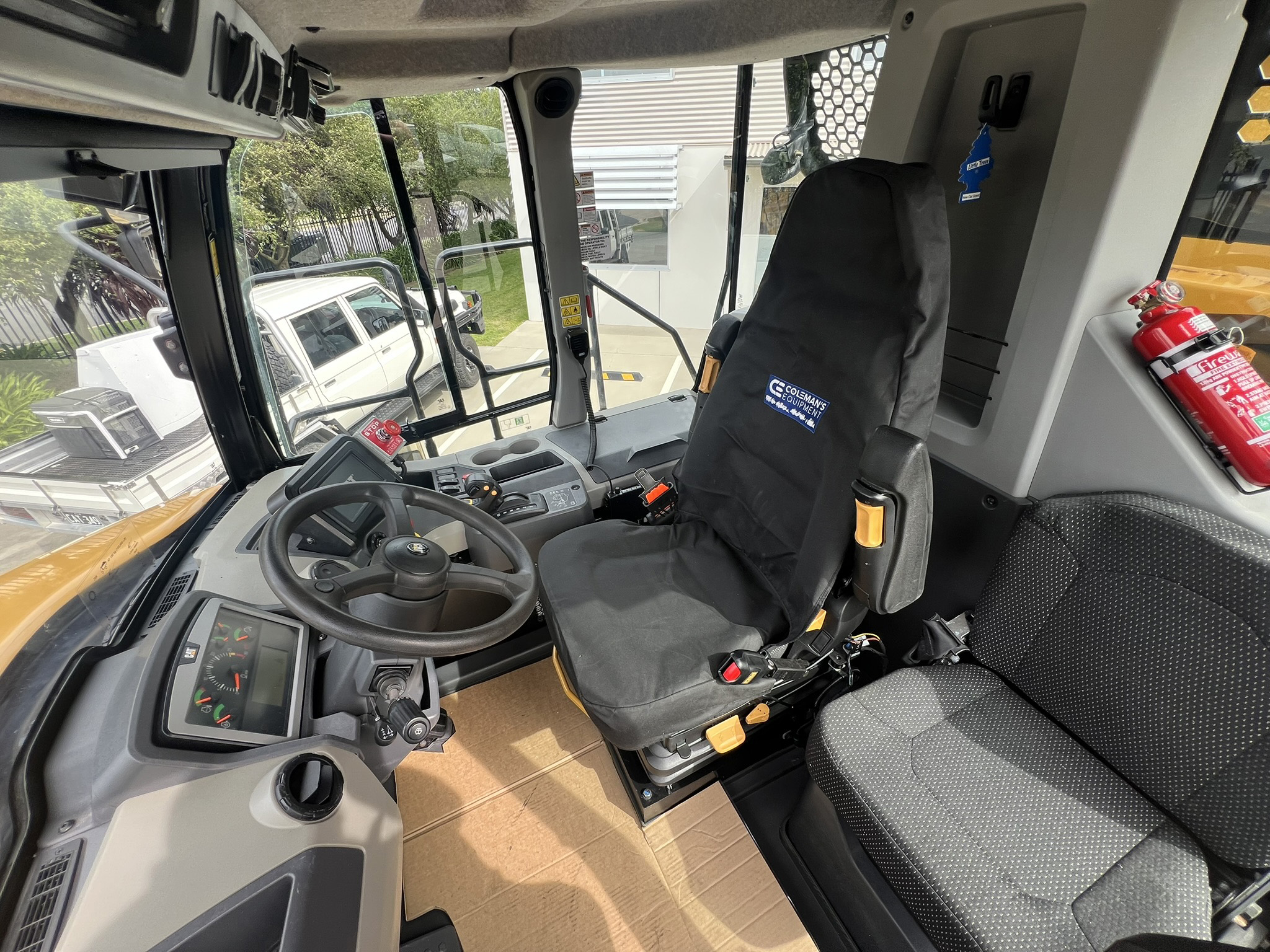 Caterpillar 725 Dump Trucks image 13
