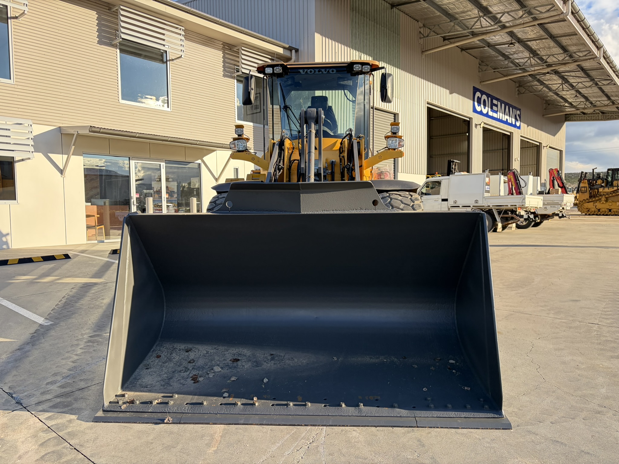 Volvo L90F Wheel Loader image 2