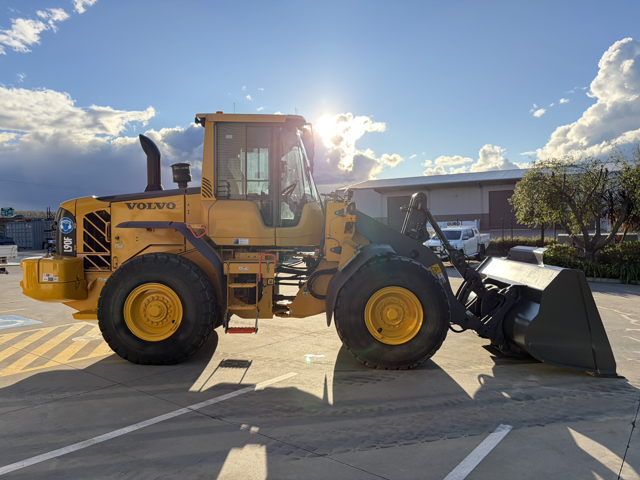 Volvo L90F Wheel Loader image 4