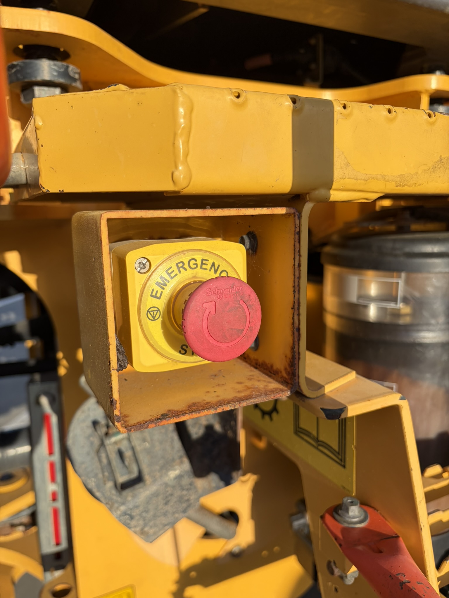 Volvo L90F Wheel Loader image 13