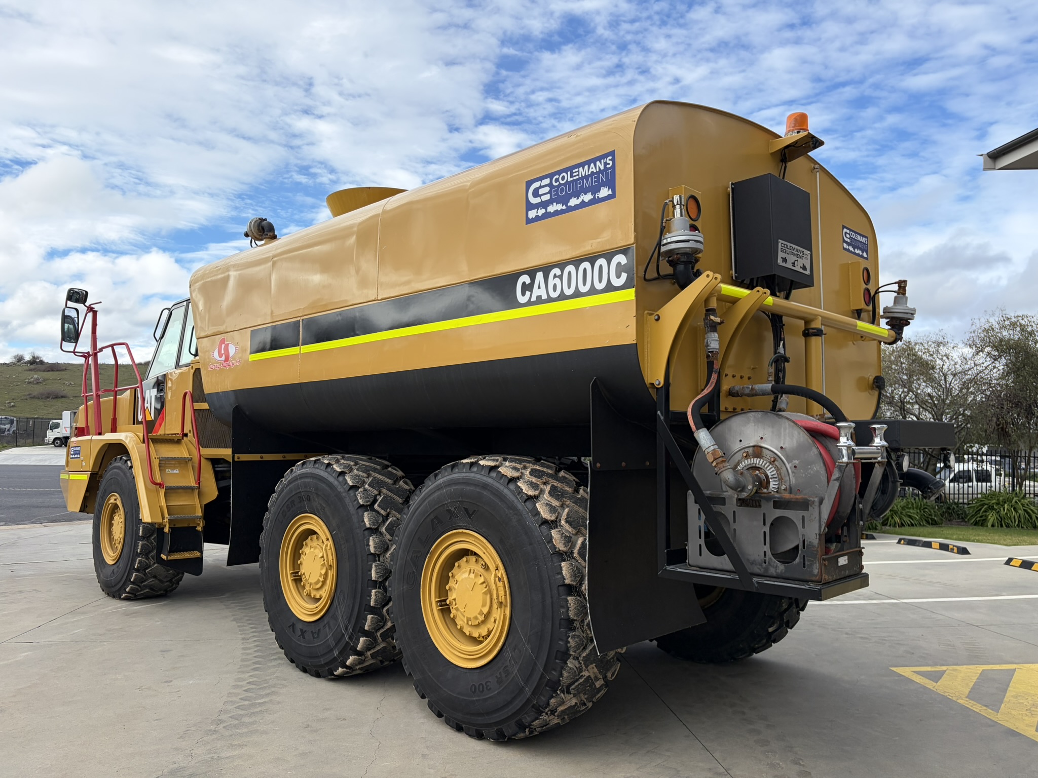 Caterpillar 730C2 Water Truck image 7
