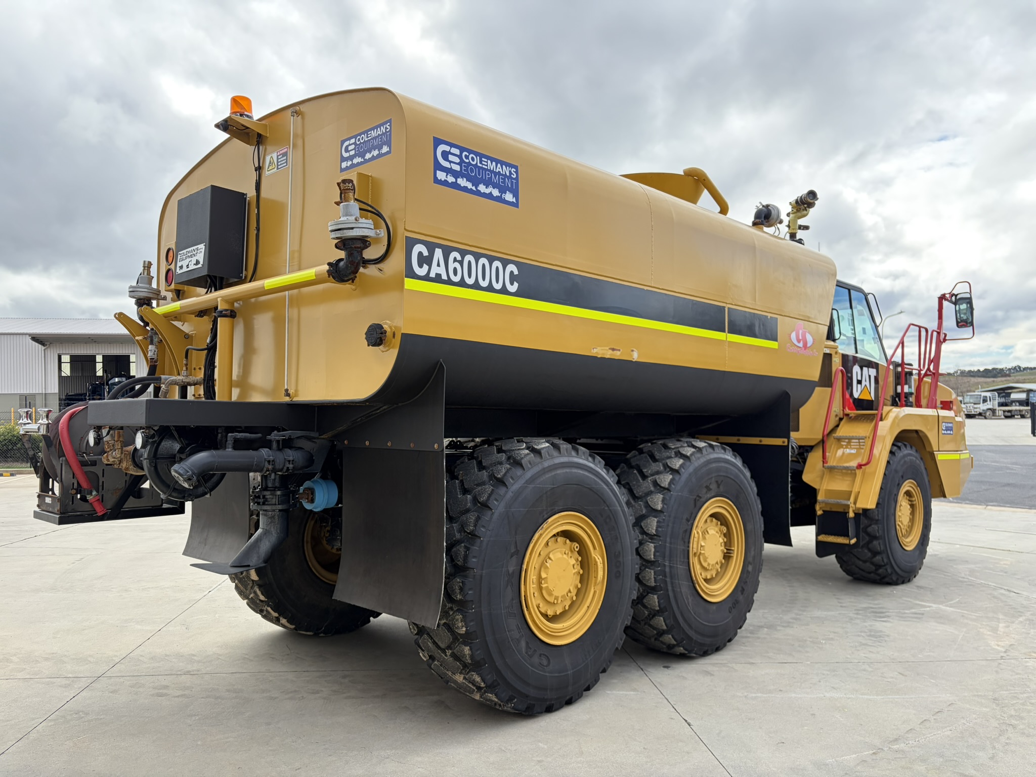 Caterpillar 730C2 Water Truck image 5