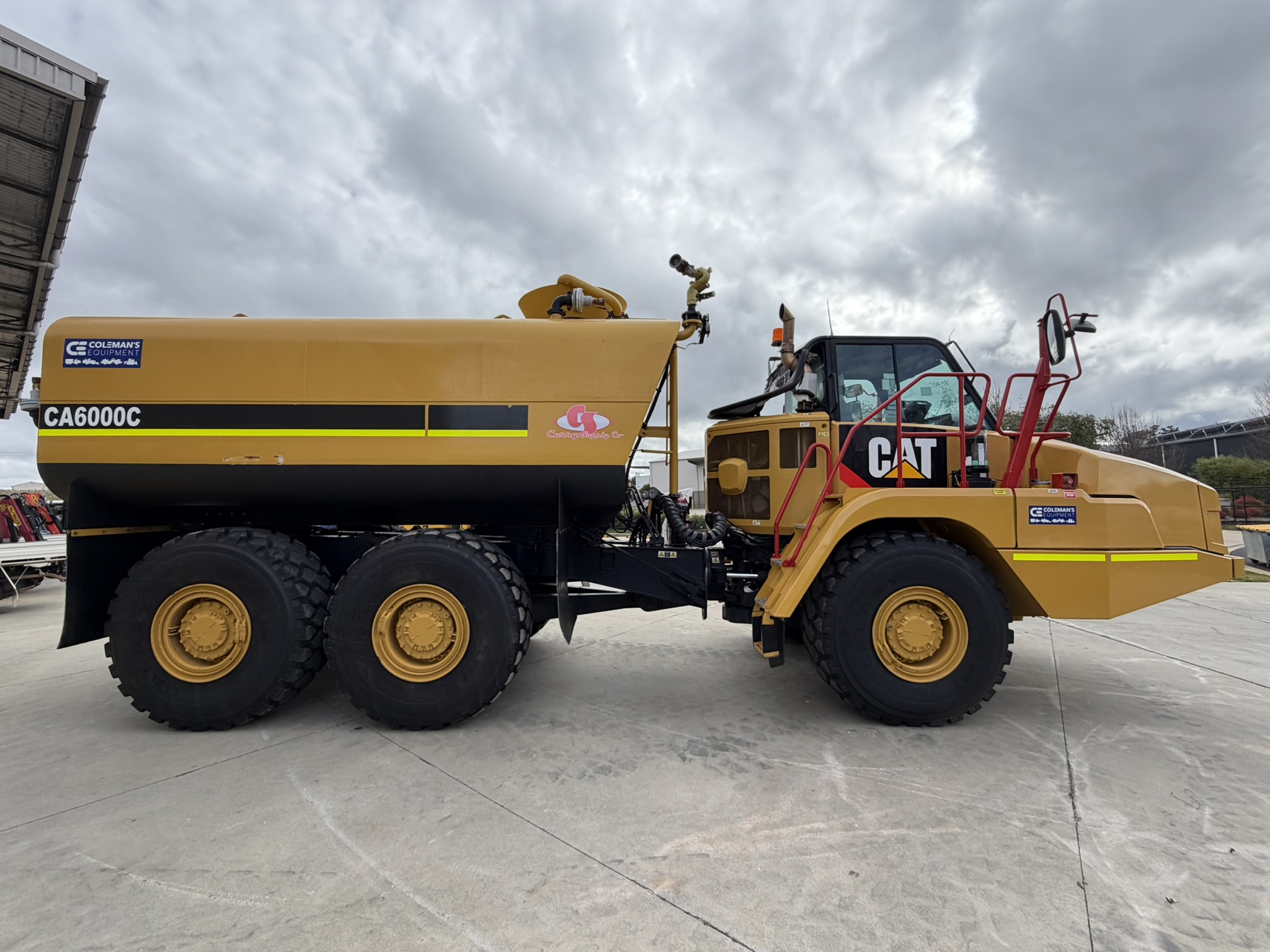Caterpillar 730C2 Water Truck image 4