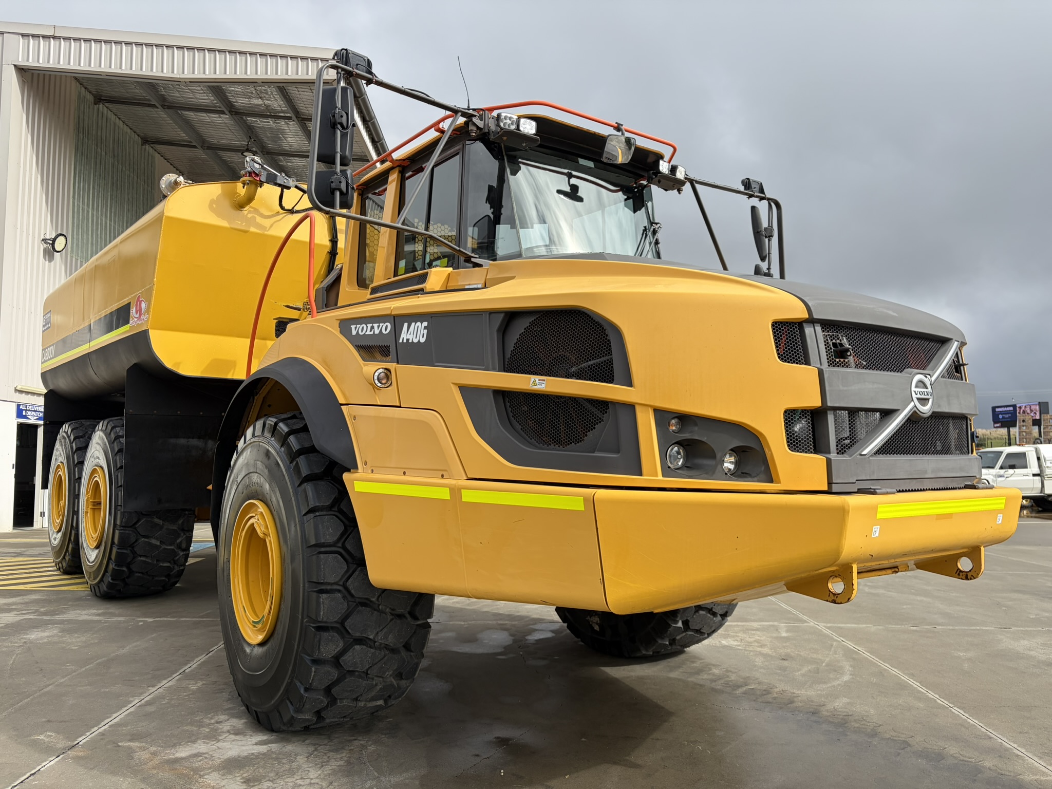 Volvo A40G Water Truck image 3