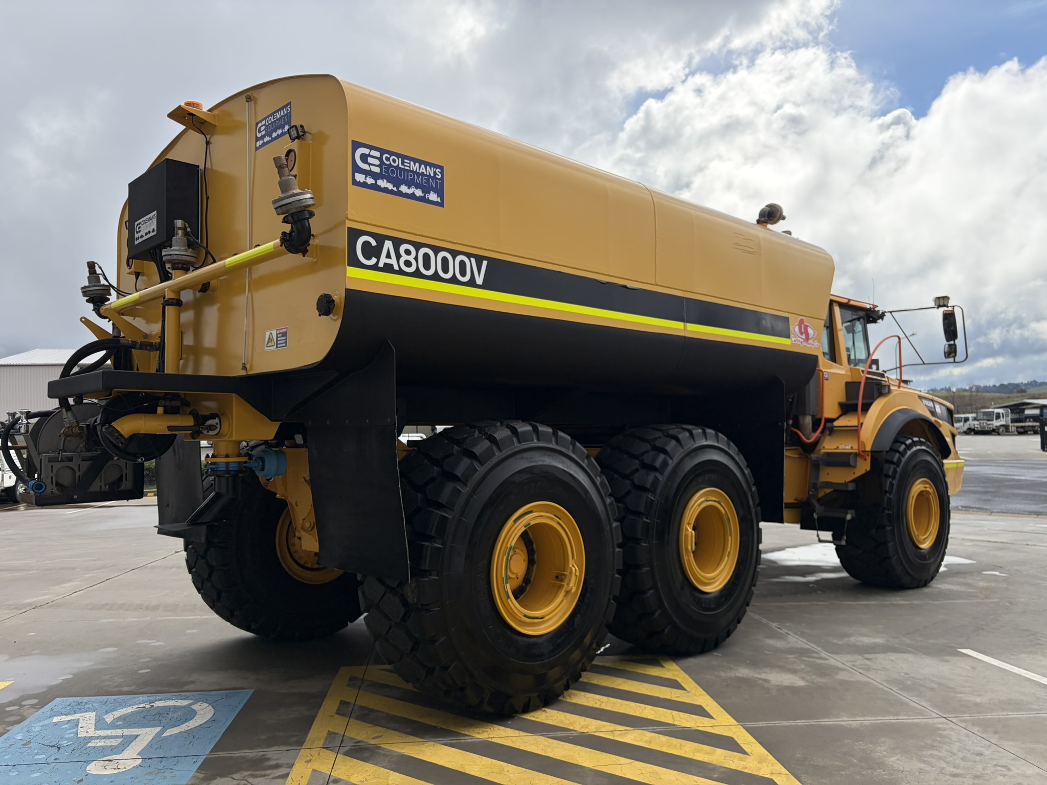 Volvo A40G Water Truck image 5