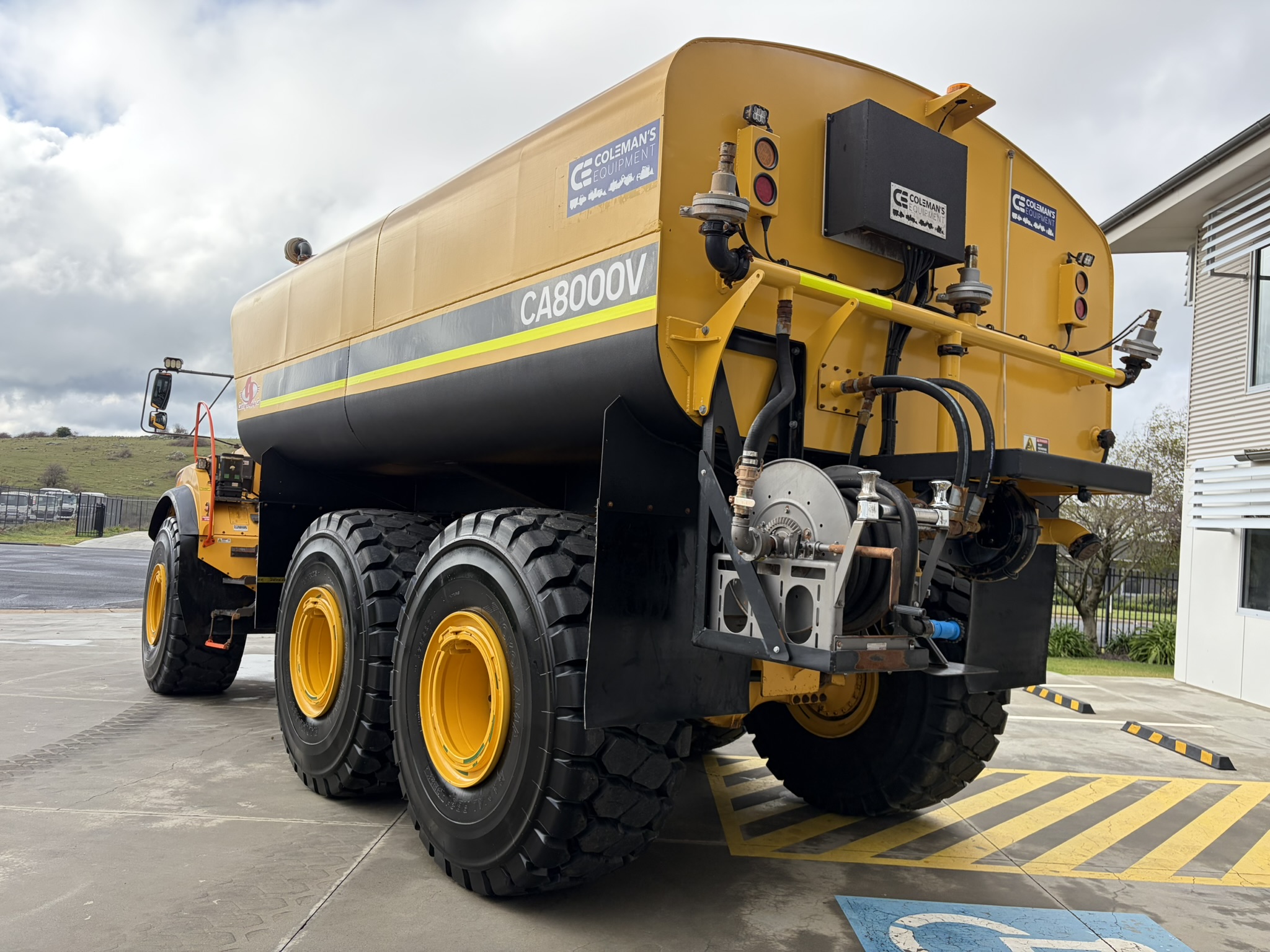 Volvo A40G Water Truck image 7
