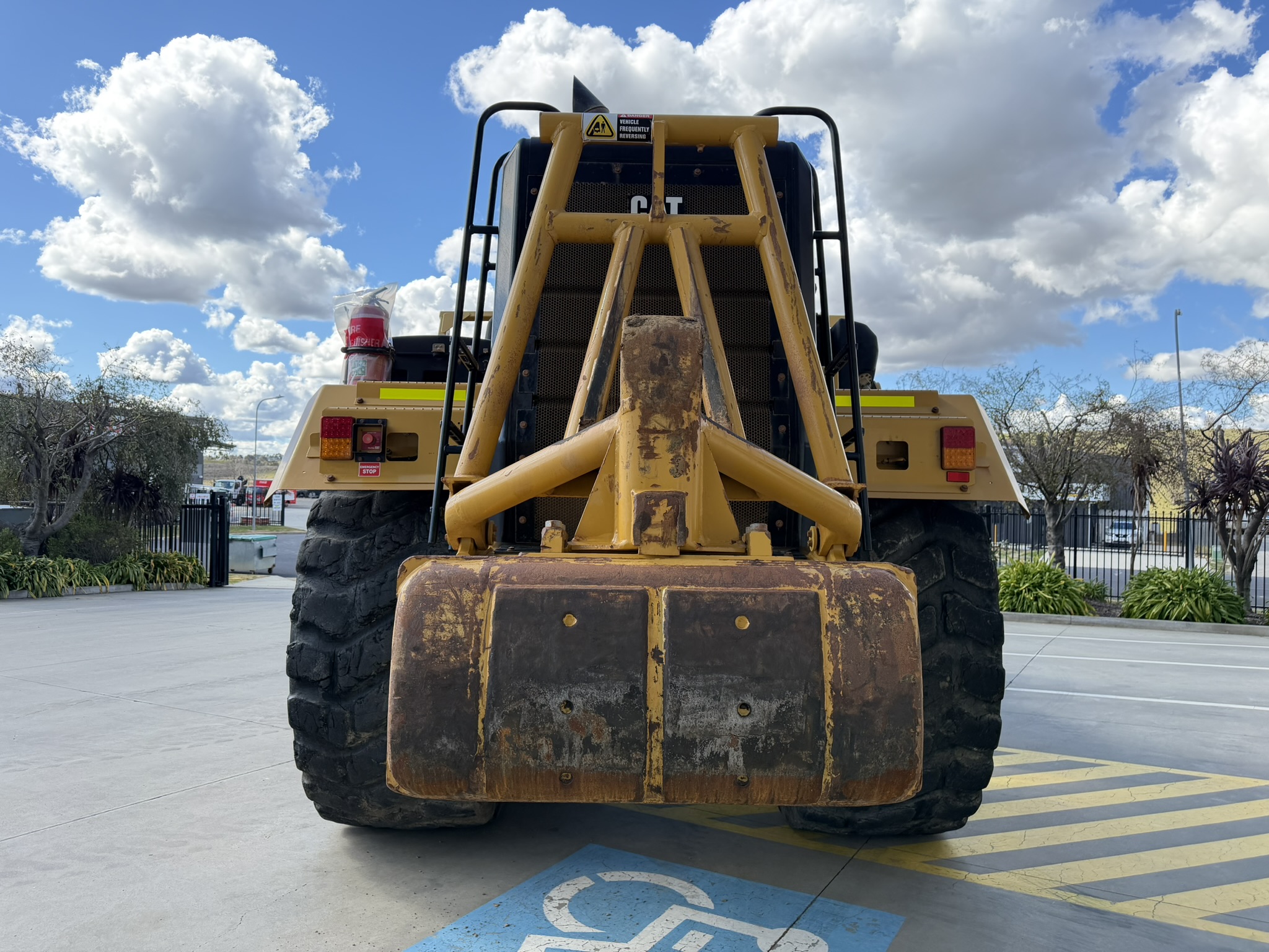 Caterpillar 627K Scrapers image 7