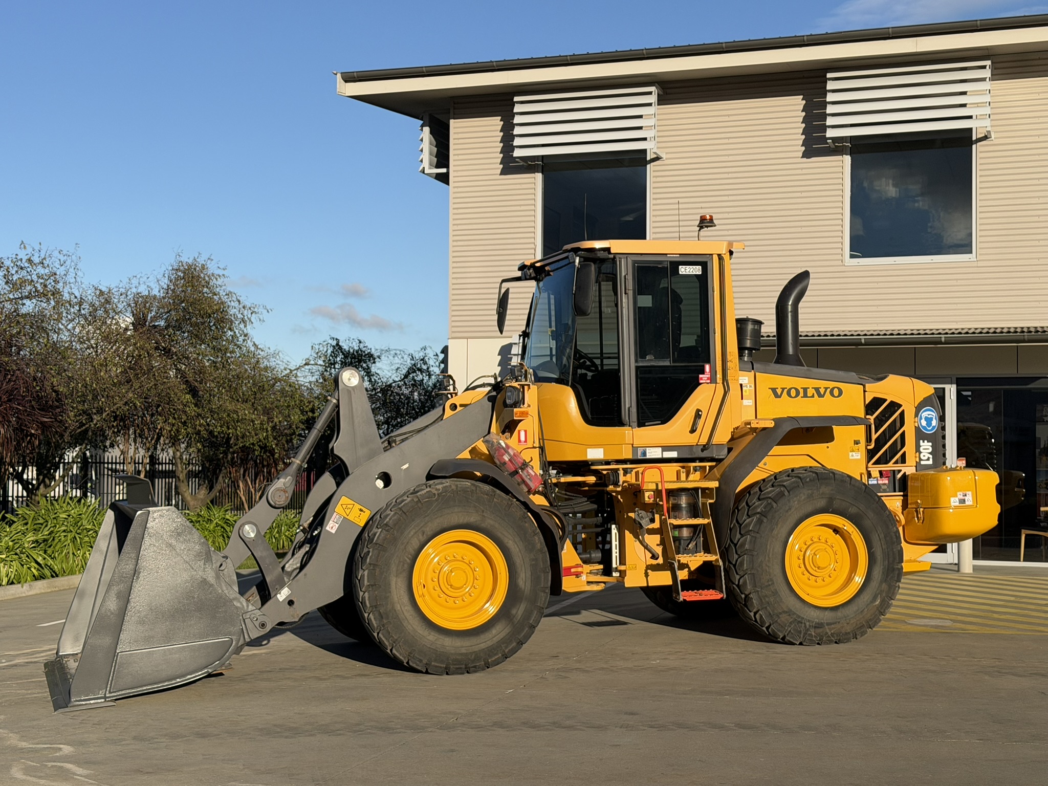 Volvo L90F Wheel Loader image 8