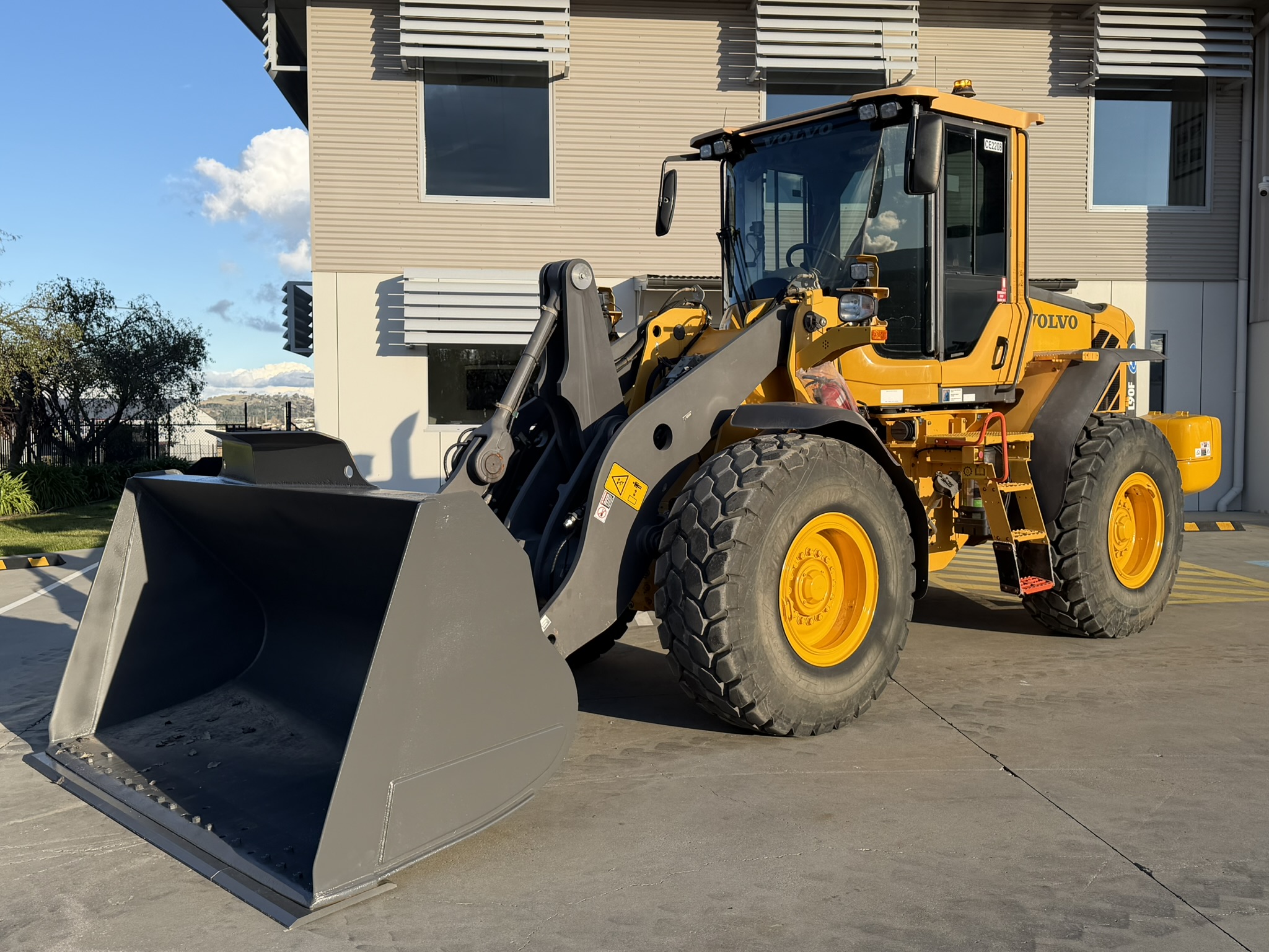 Volvo L90F Wheel Loader