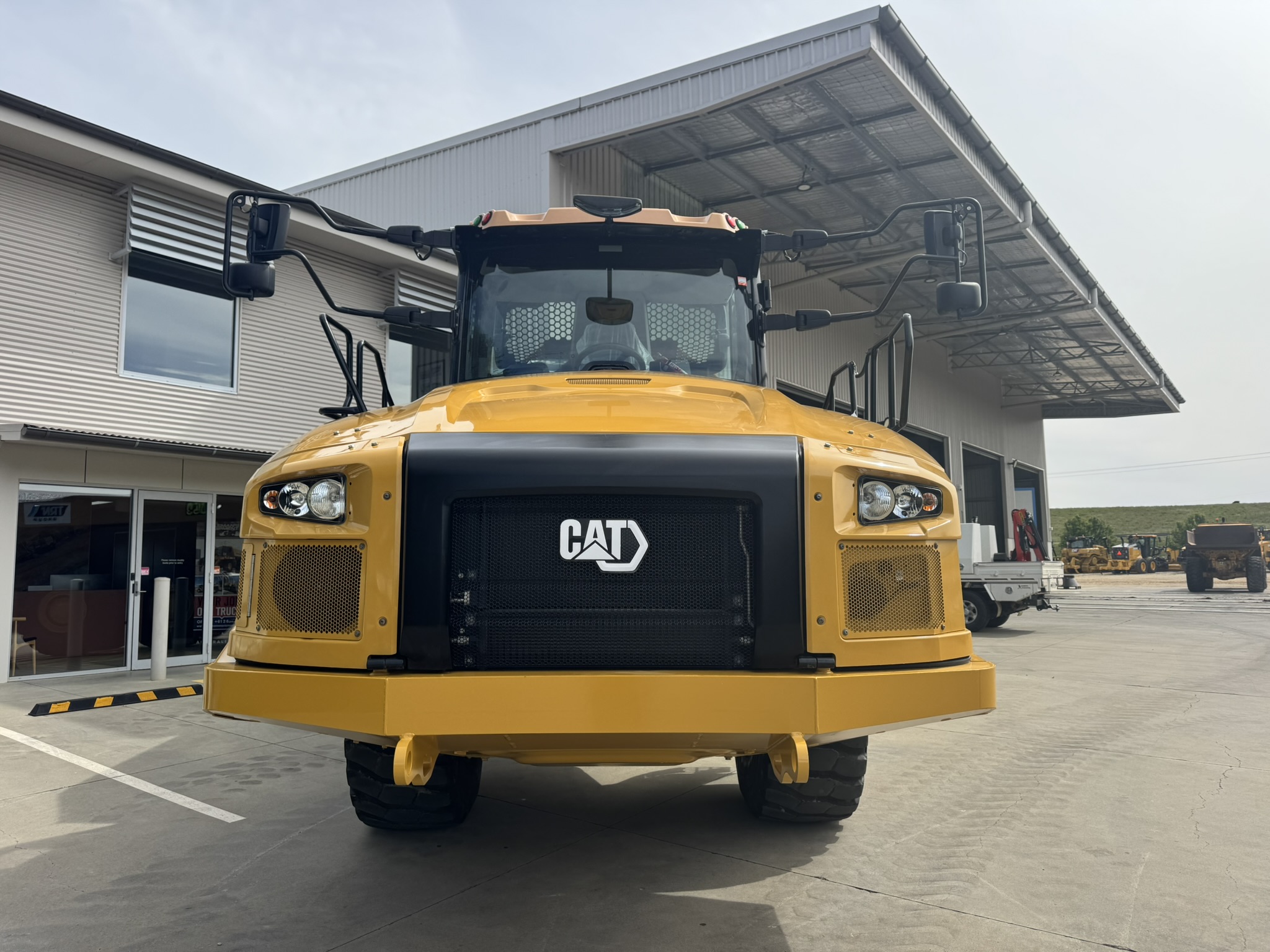 Caterpillar 725 Dump Trucks image 8