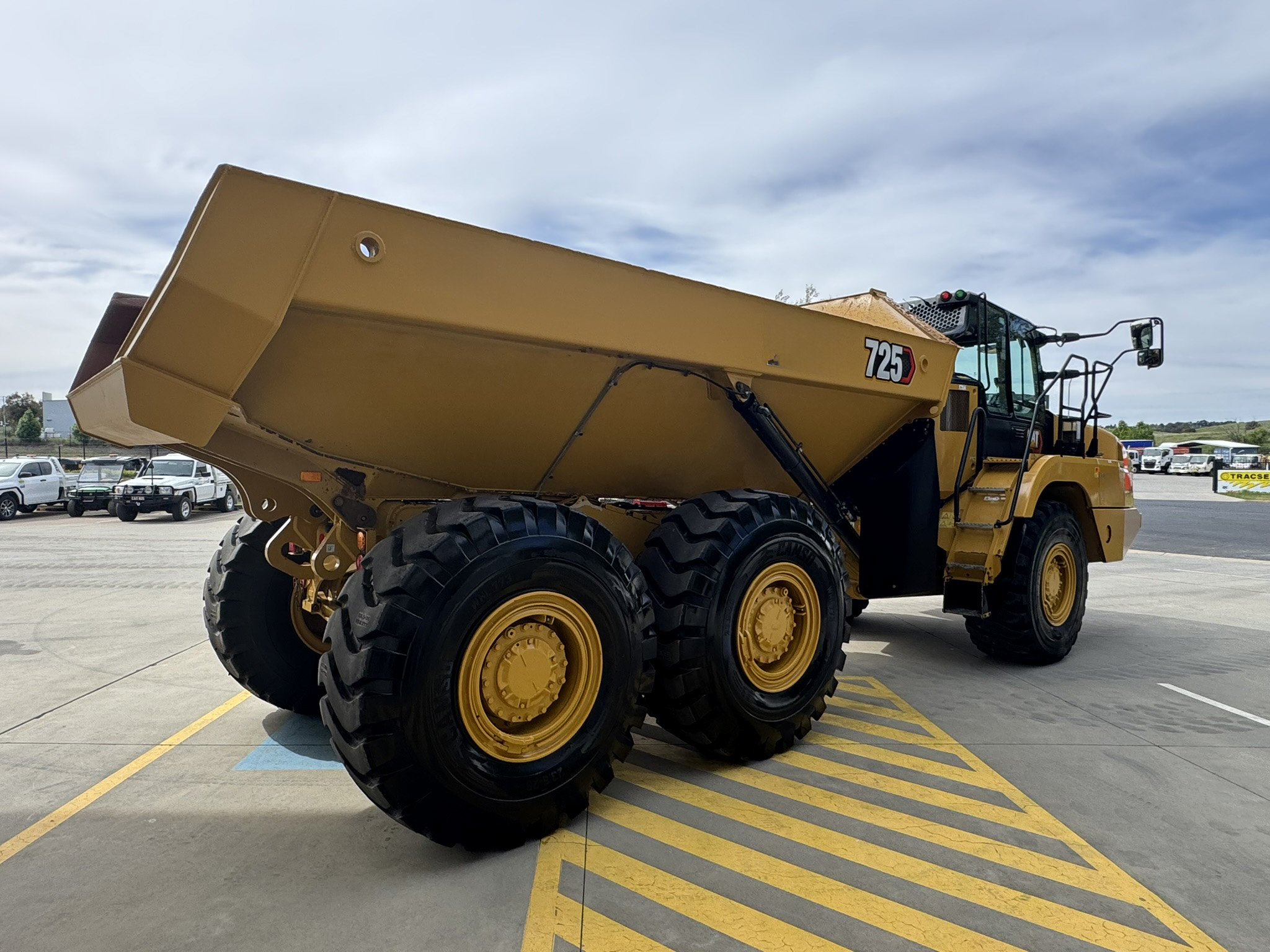 Caterpillar 725 Dump Trucks image 9