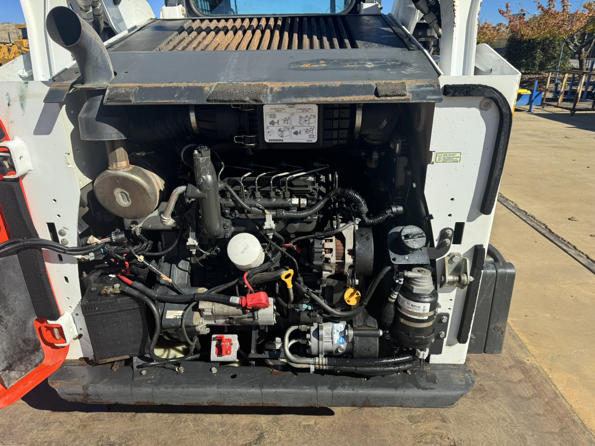 Bobcat T595 Skid Steer image 14