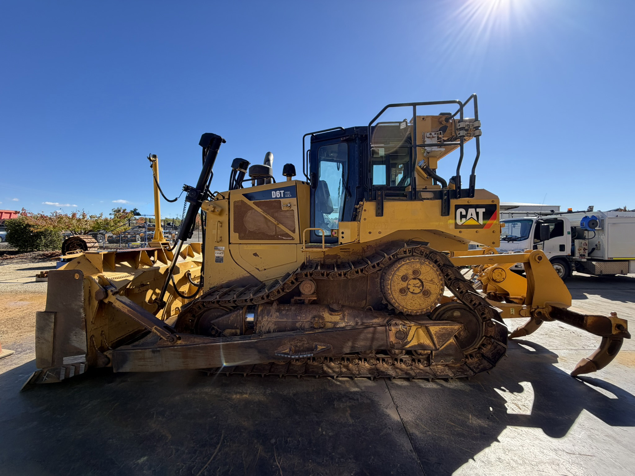 Caterpillar D6T XL Dozer image 10
