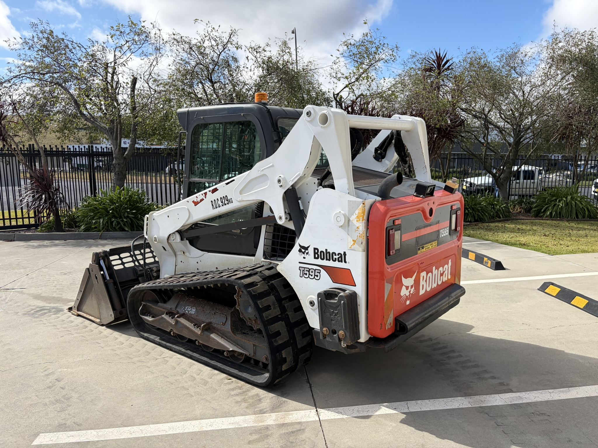 Bobcat T595 Skid Steer image 4