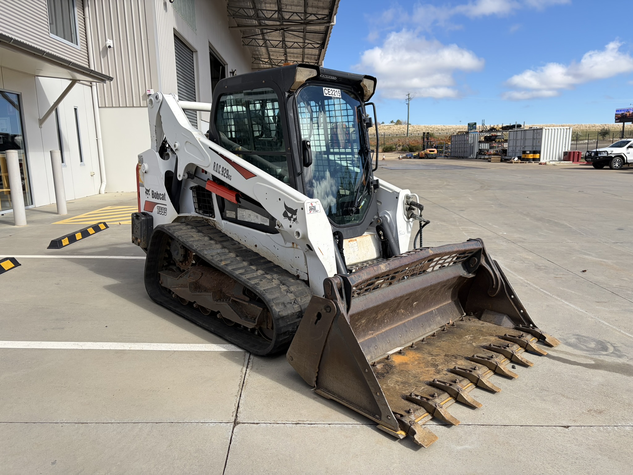 Bobcat T595 Skid Steer image 8