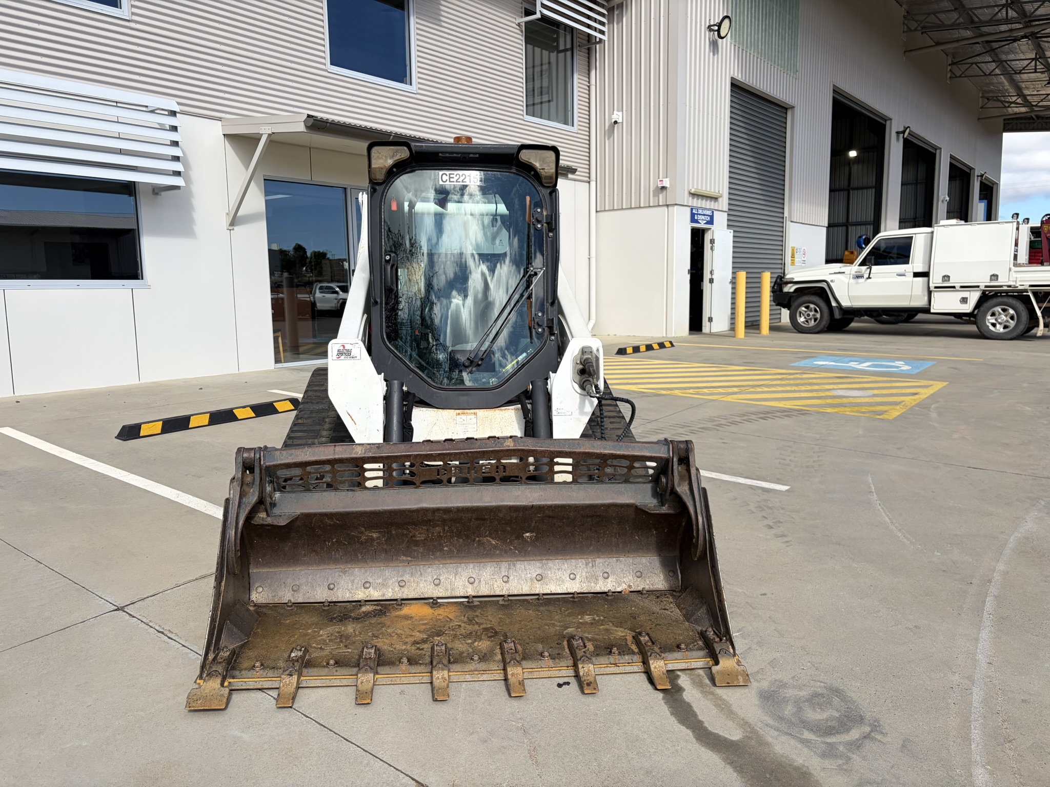 Bobcat T595 Skid Steer image 9