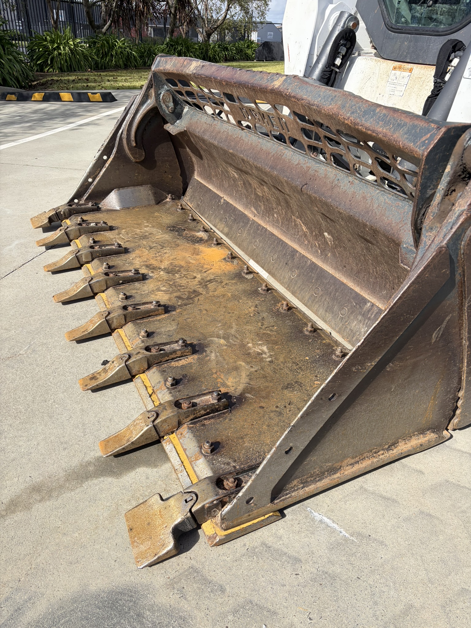 Bobcat T595 Skid Steer image 12