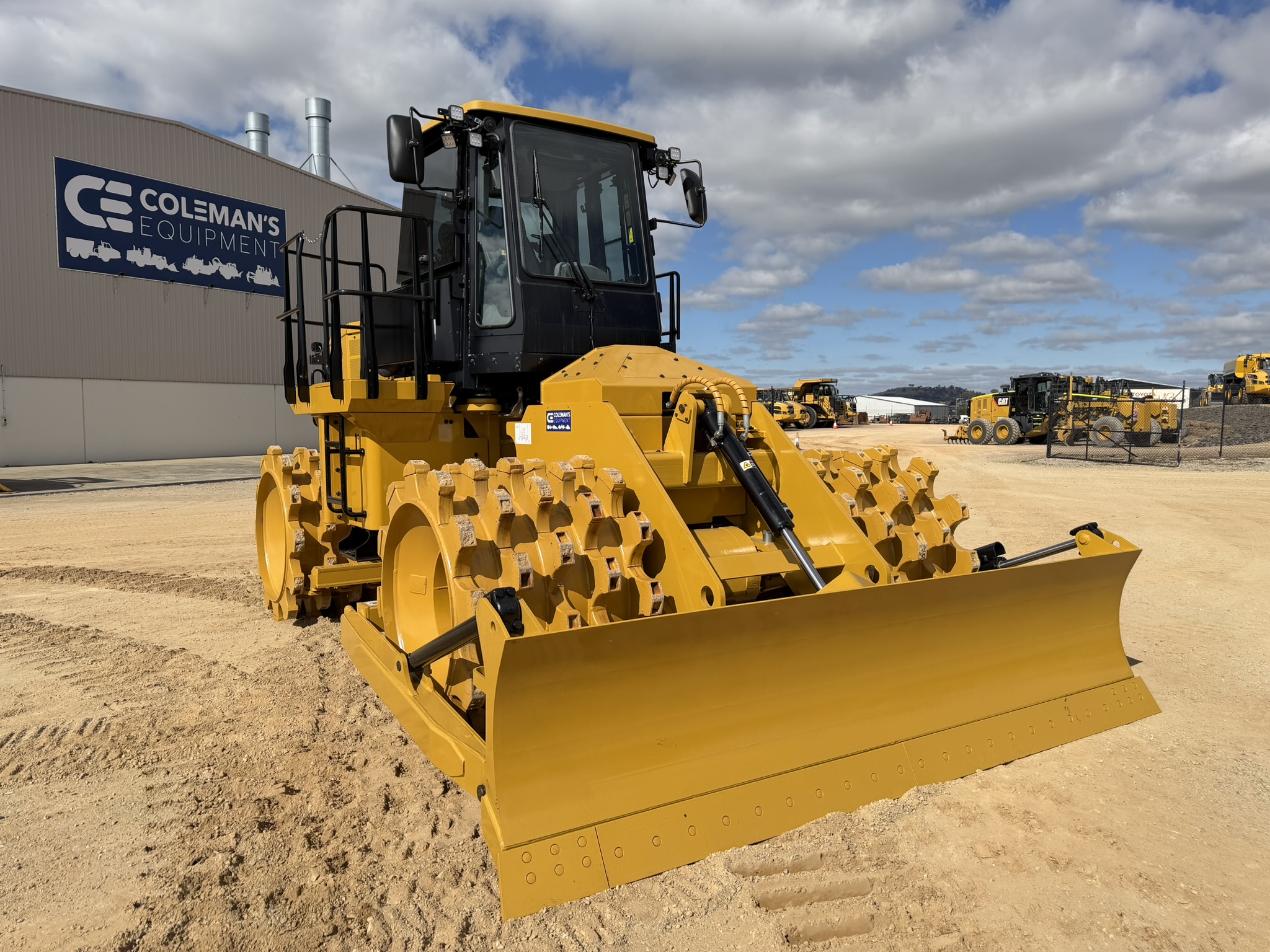 20260101 Caterpillar 815 Compactors